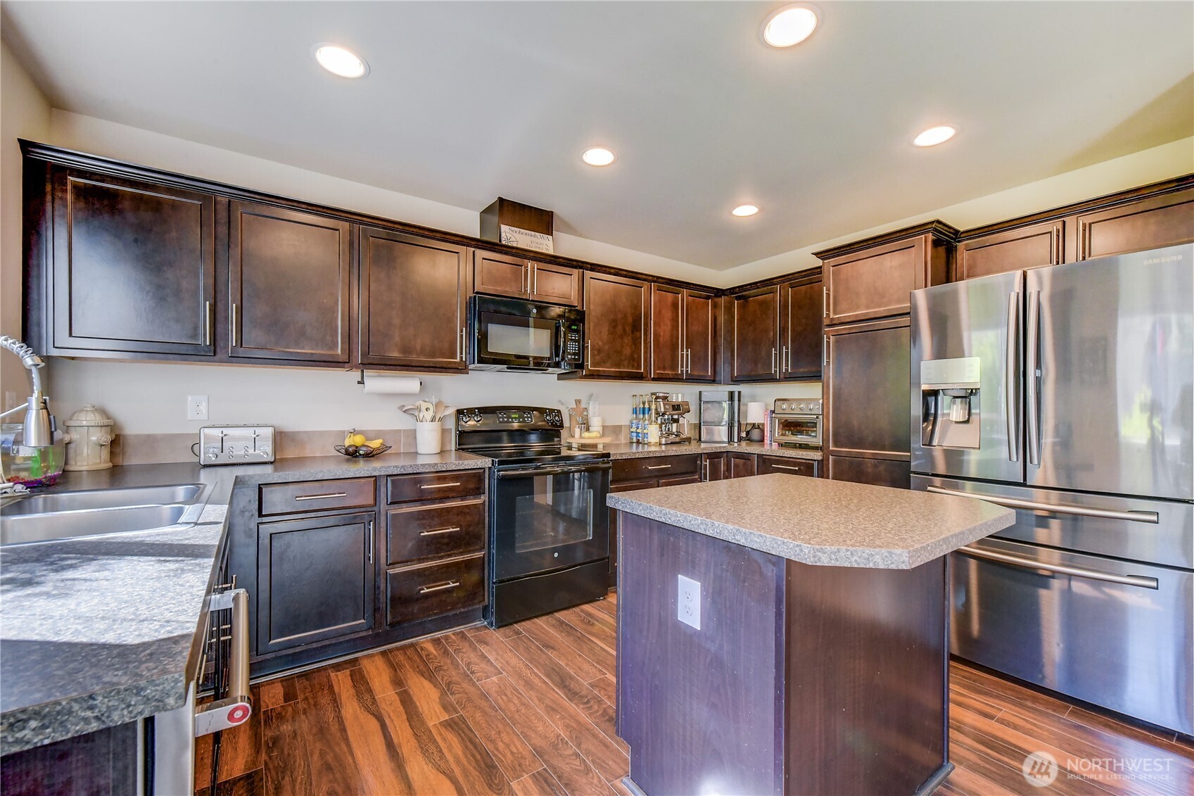 1725 73rd Avenue Property Photo 9