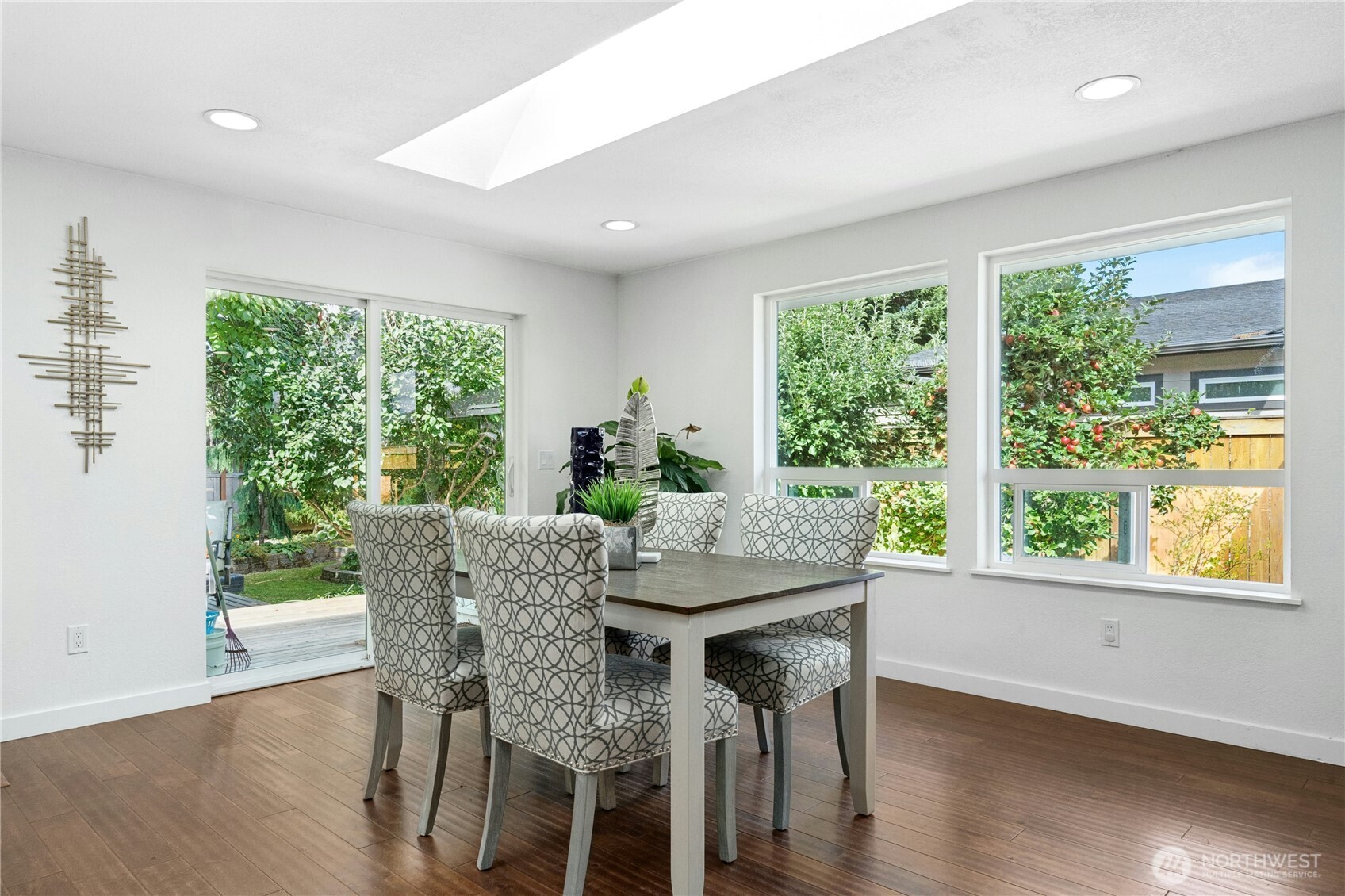 6910 62nd Drive Property Photo 9