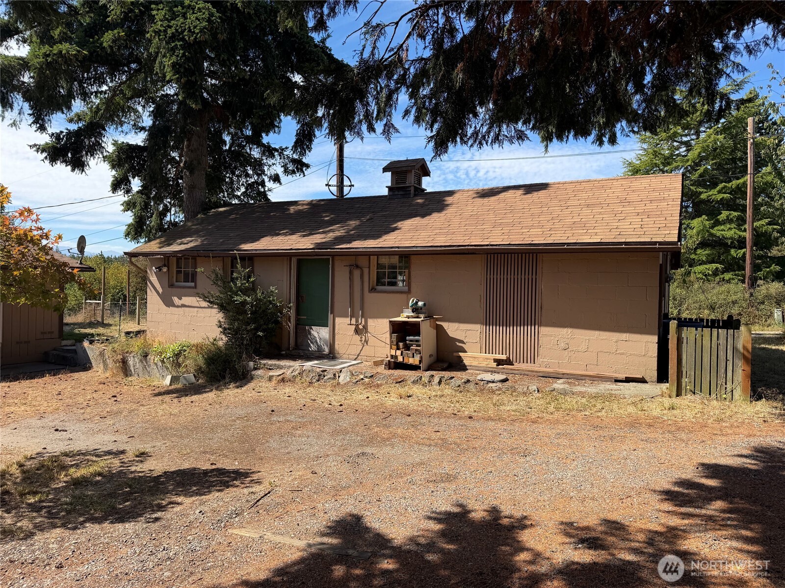 3295 Hastings Property Photo 3