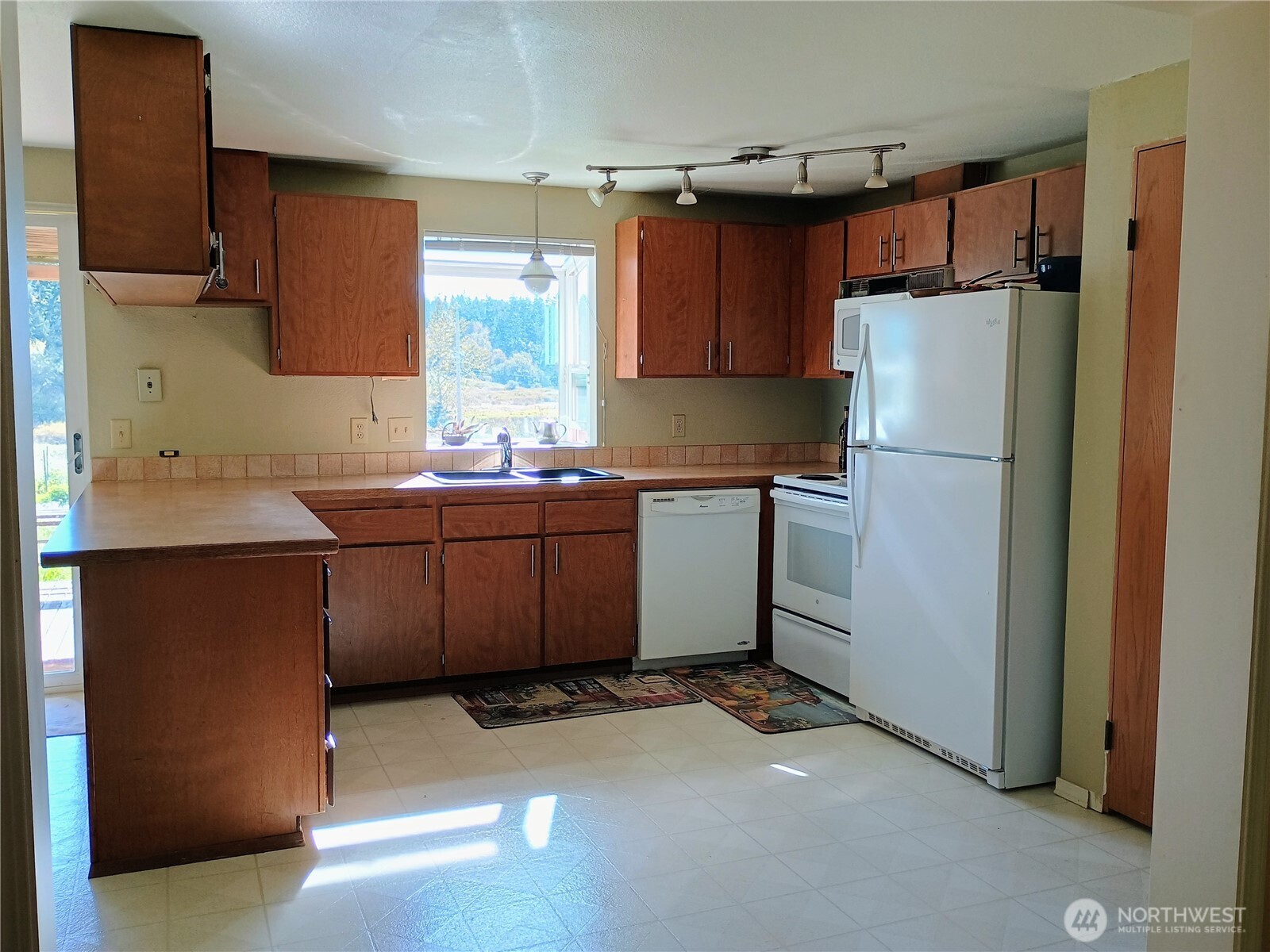 3295 Hastings Property Photo 5