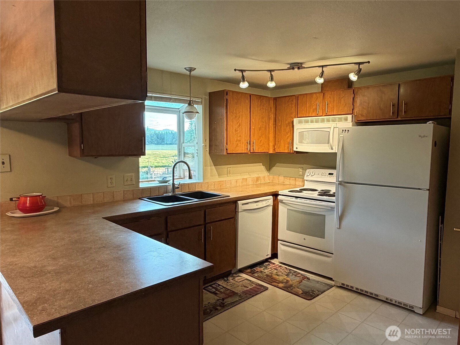 3295 Hastings Property Photo 6