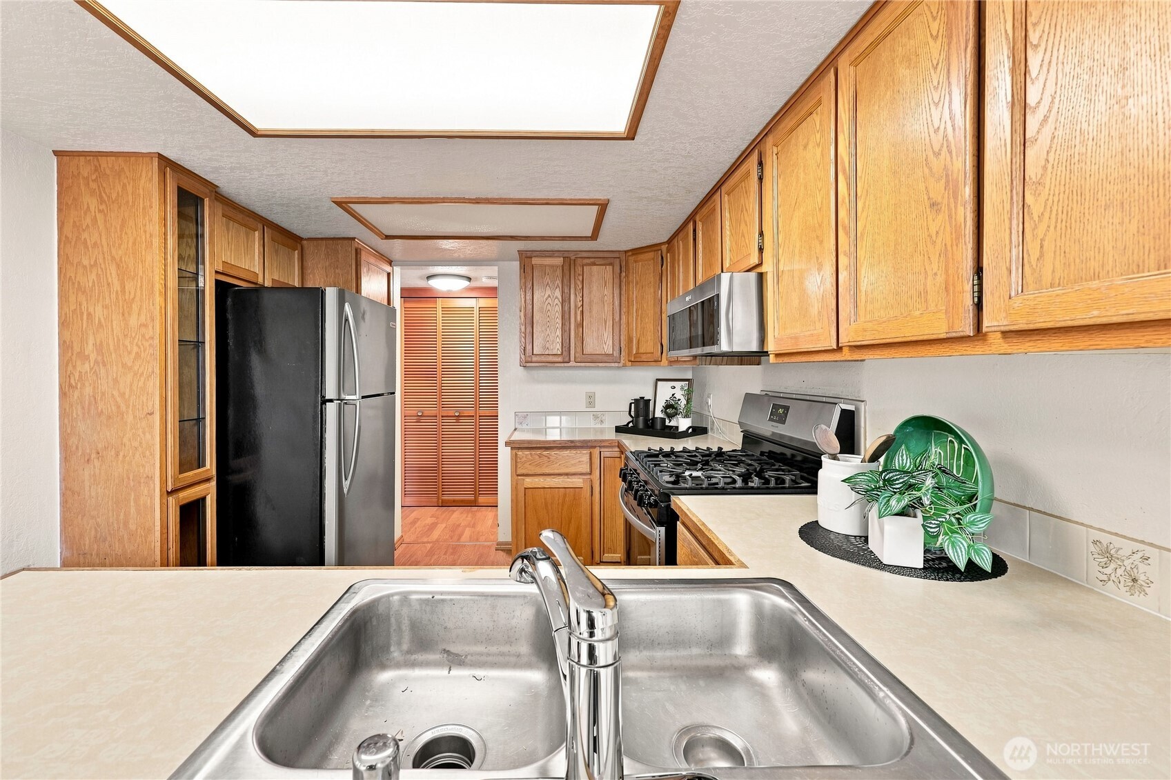 442 E 31st Street D3 Property Photo 12