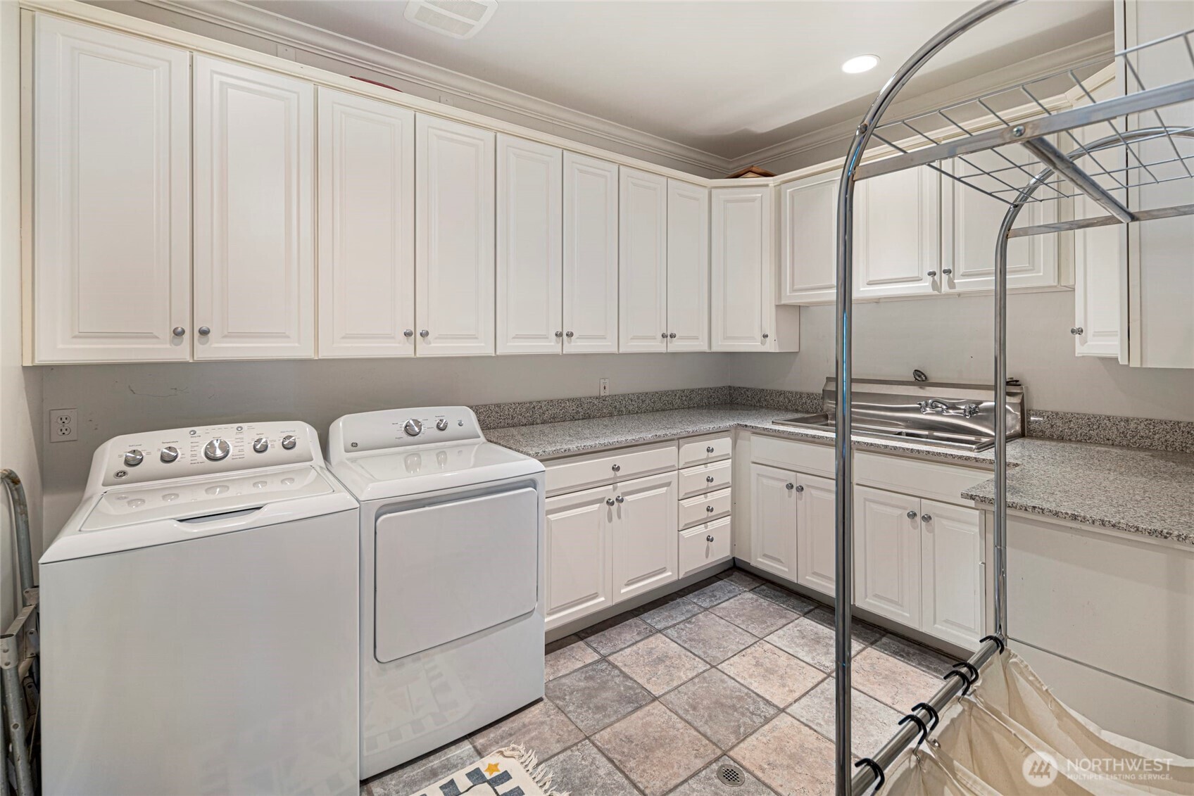 450 Warbass Way Property Photo 39