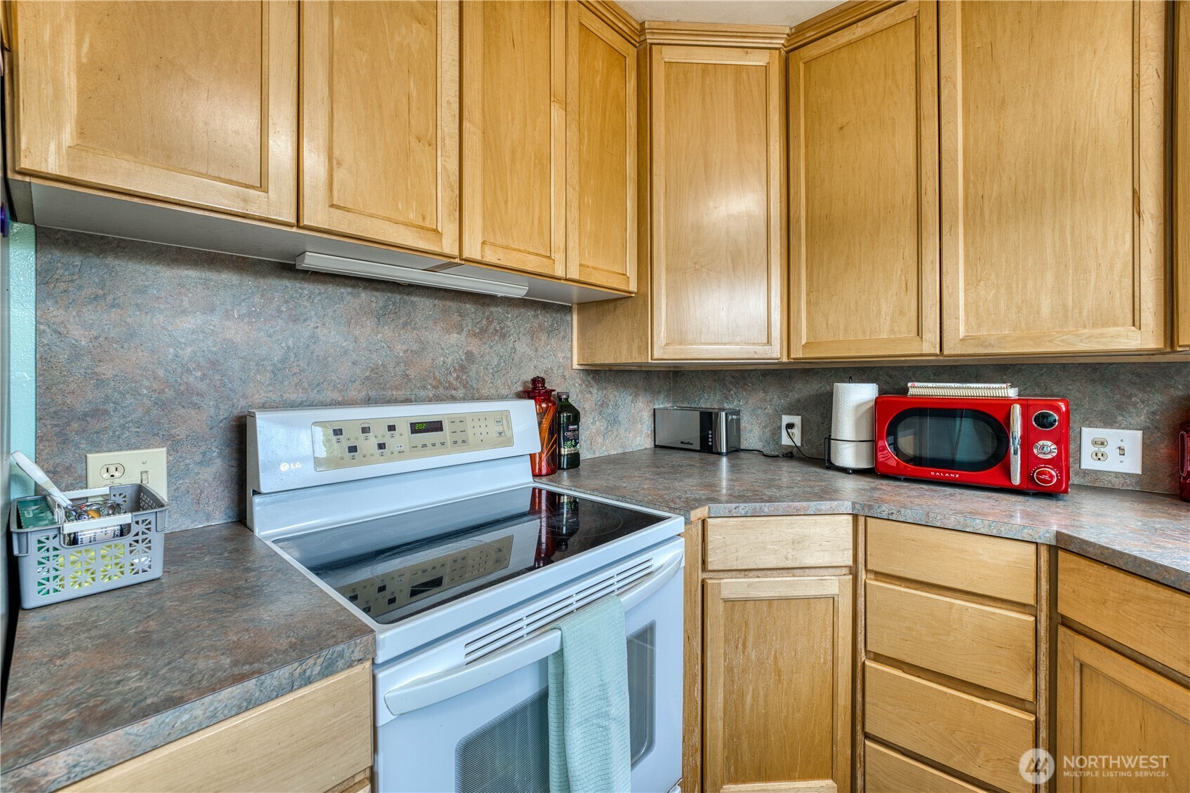 2525 Veldee Avenue Property Photo 6