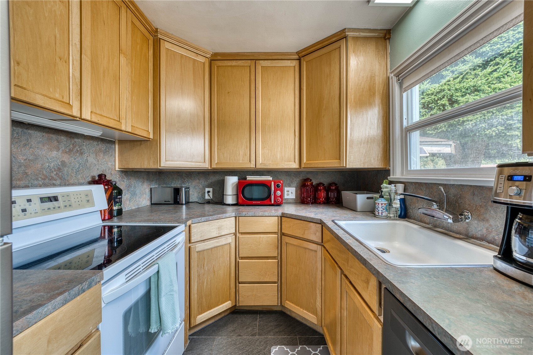 2525 Veldee Avenue Property Photo 8