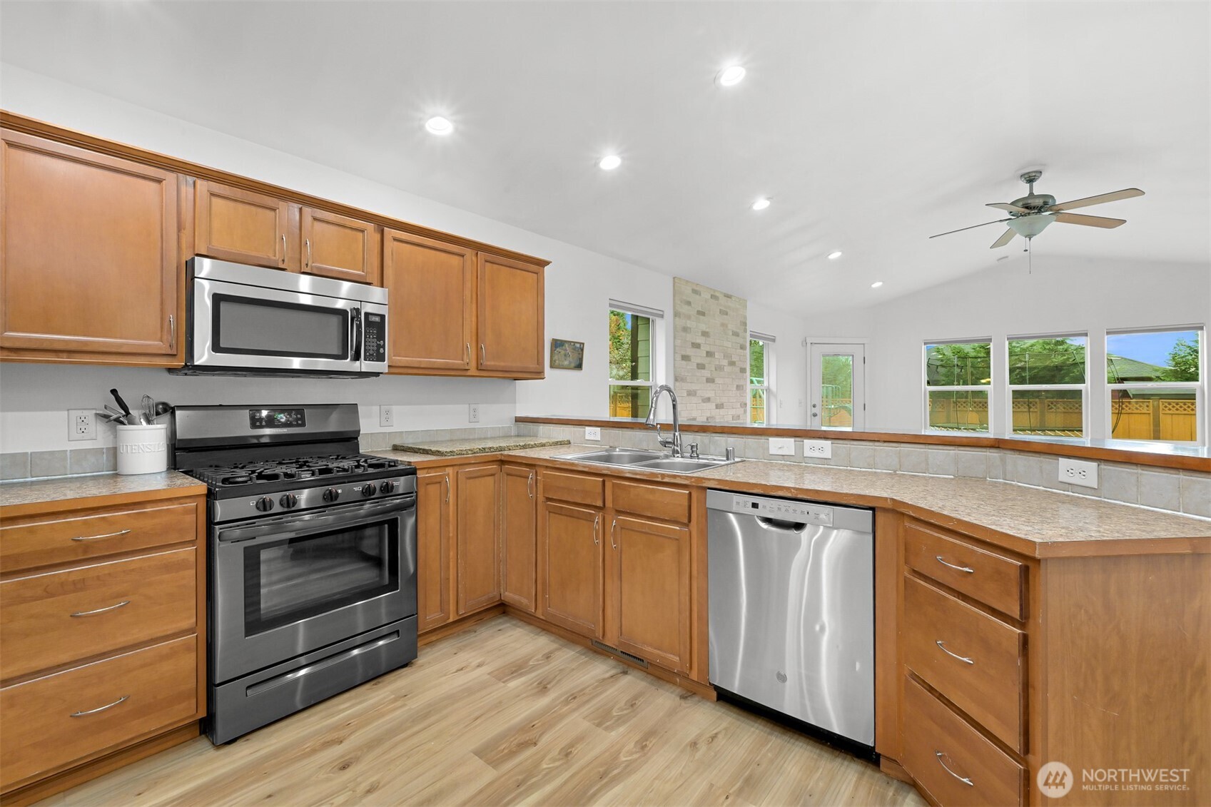 403 Jackson Court Property Photo 13
