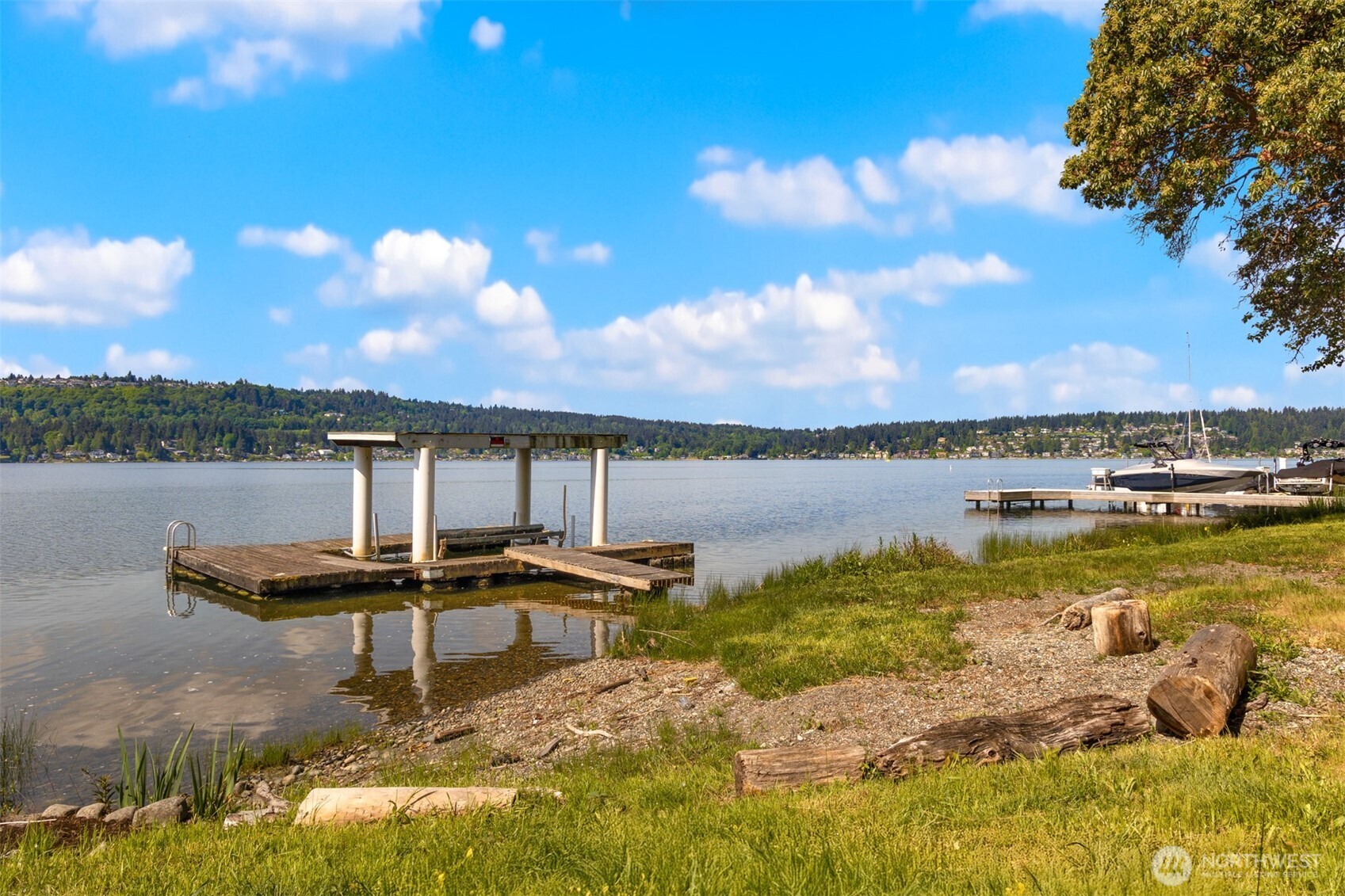 3027 E Lake Sammamish Parkway Property Photo 4