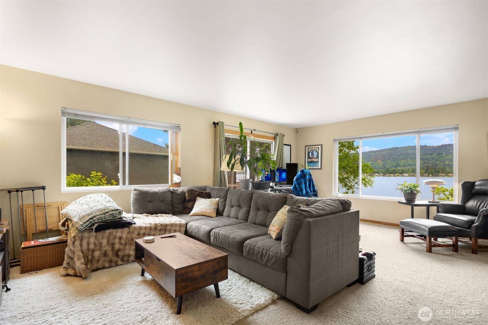 3027 E Lake Sammamish Parkway Property Photo 6
