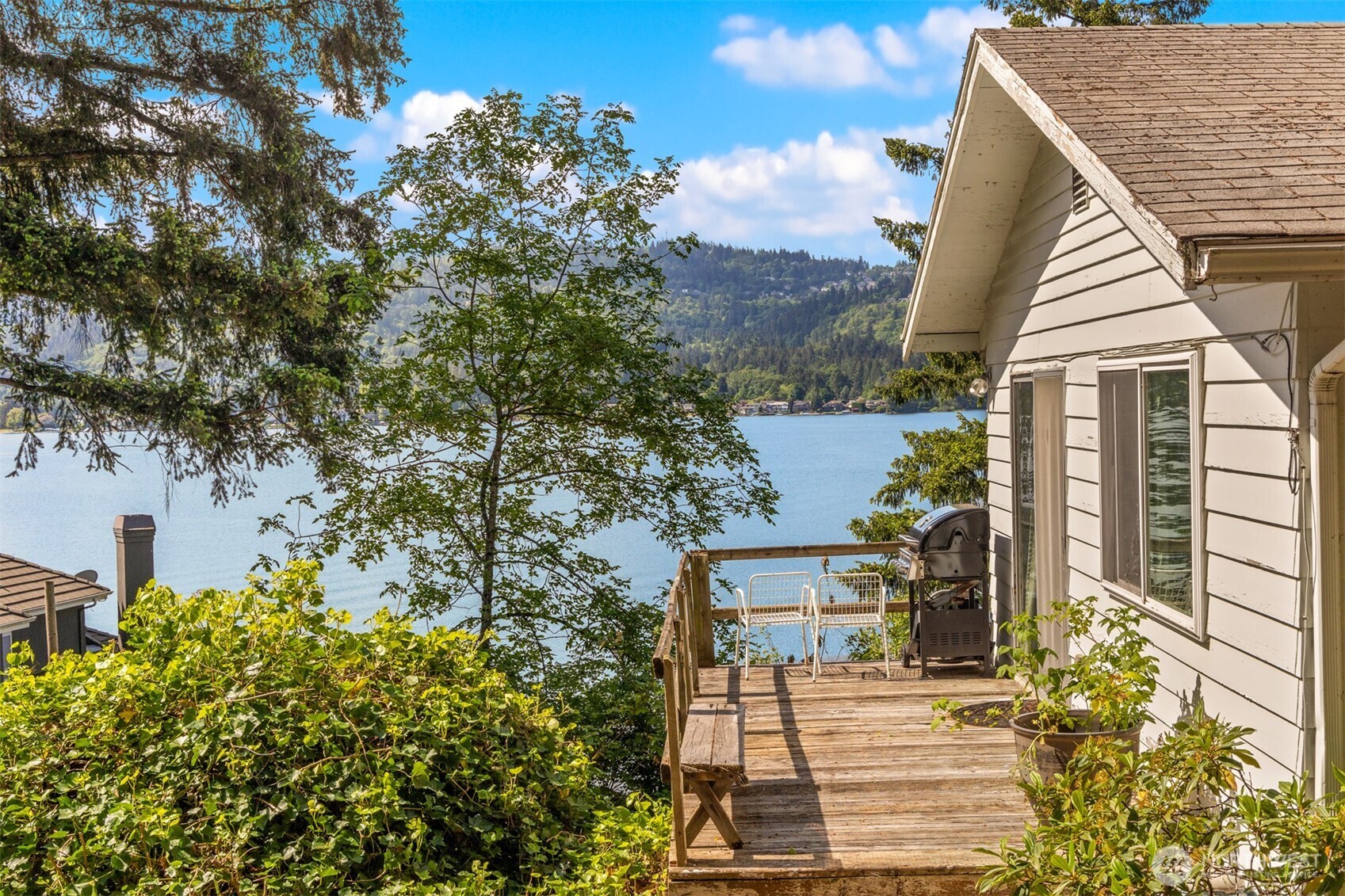 3027 E Lake Sammamish Parkway Property Photo 11
