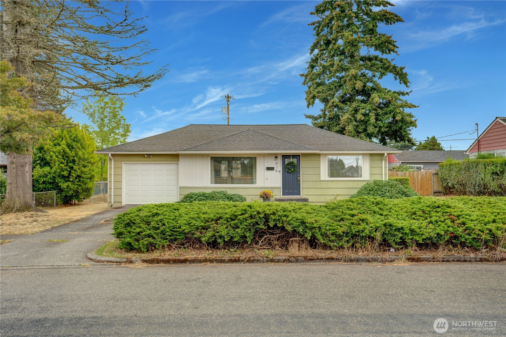 918 E 52nd Street Property Photo 1
