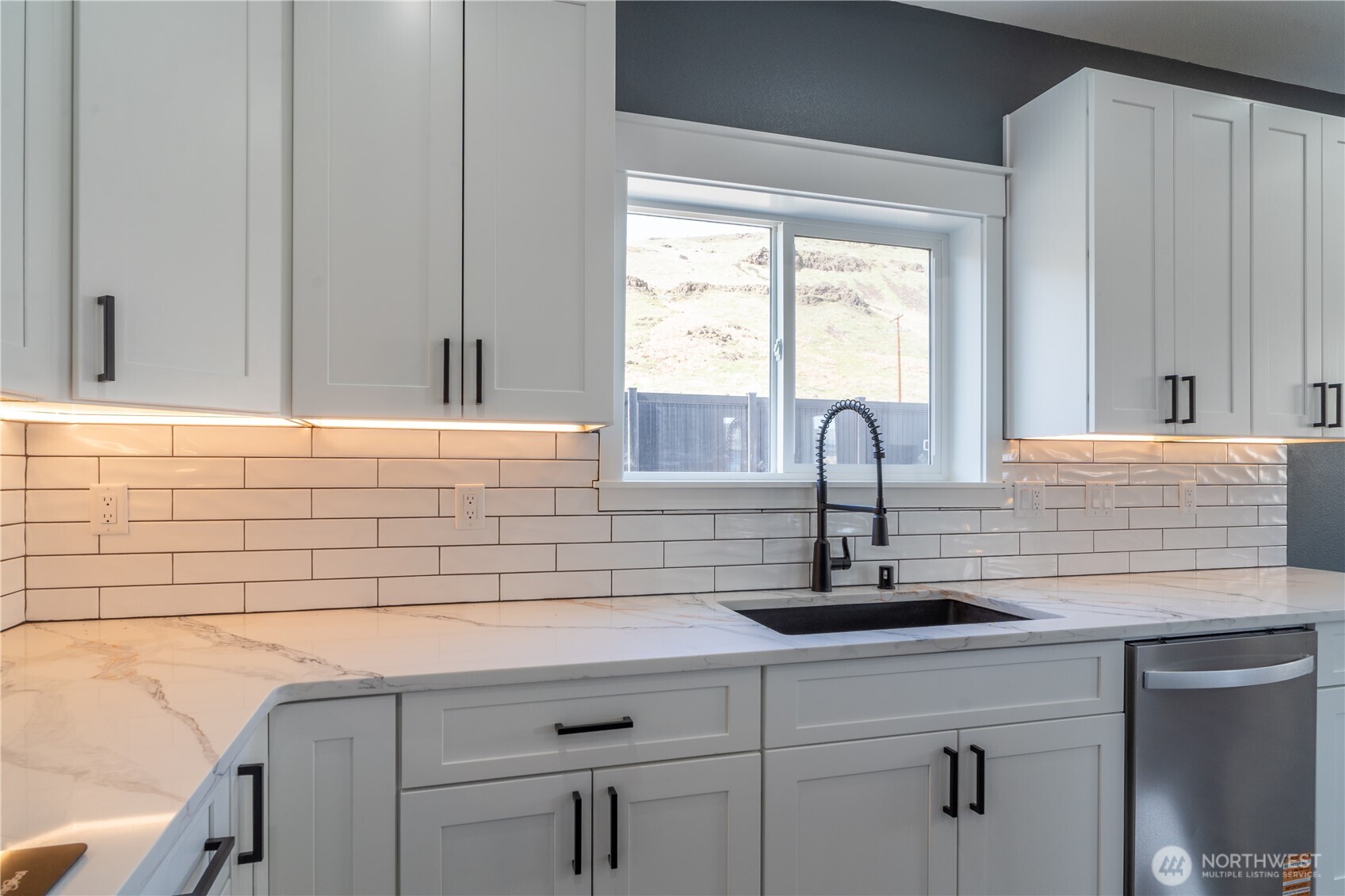 201 Bridgeview Drive Property Photo 8
