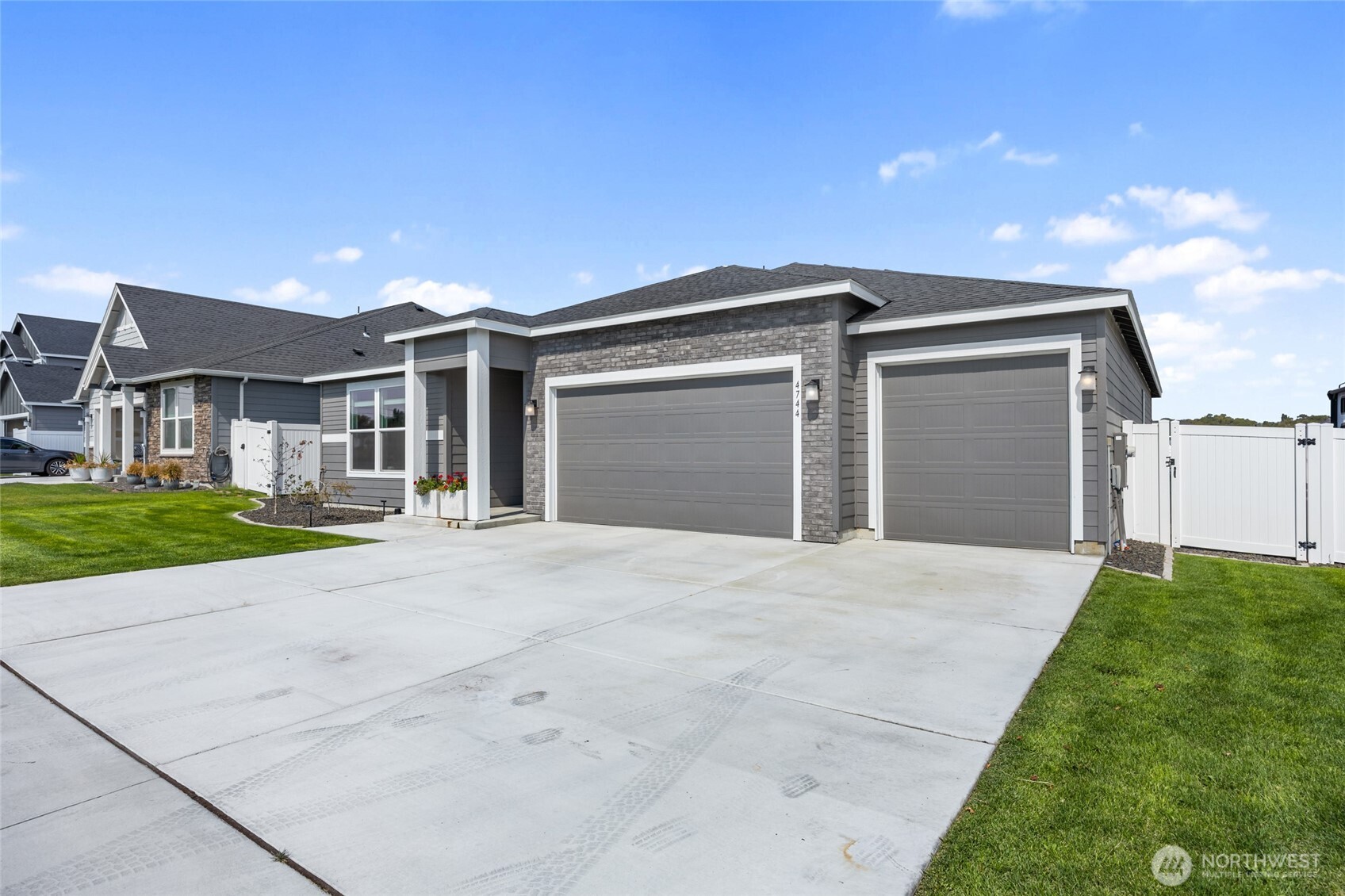 4744 W Junco Street Property Photo 4
