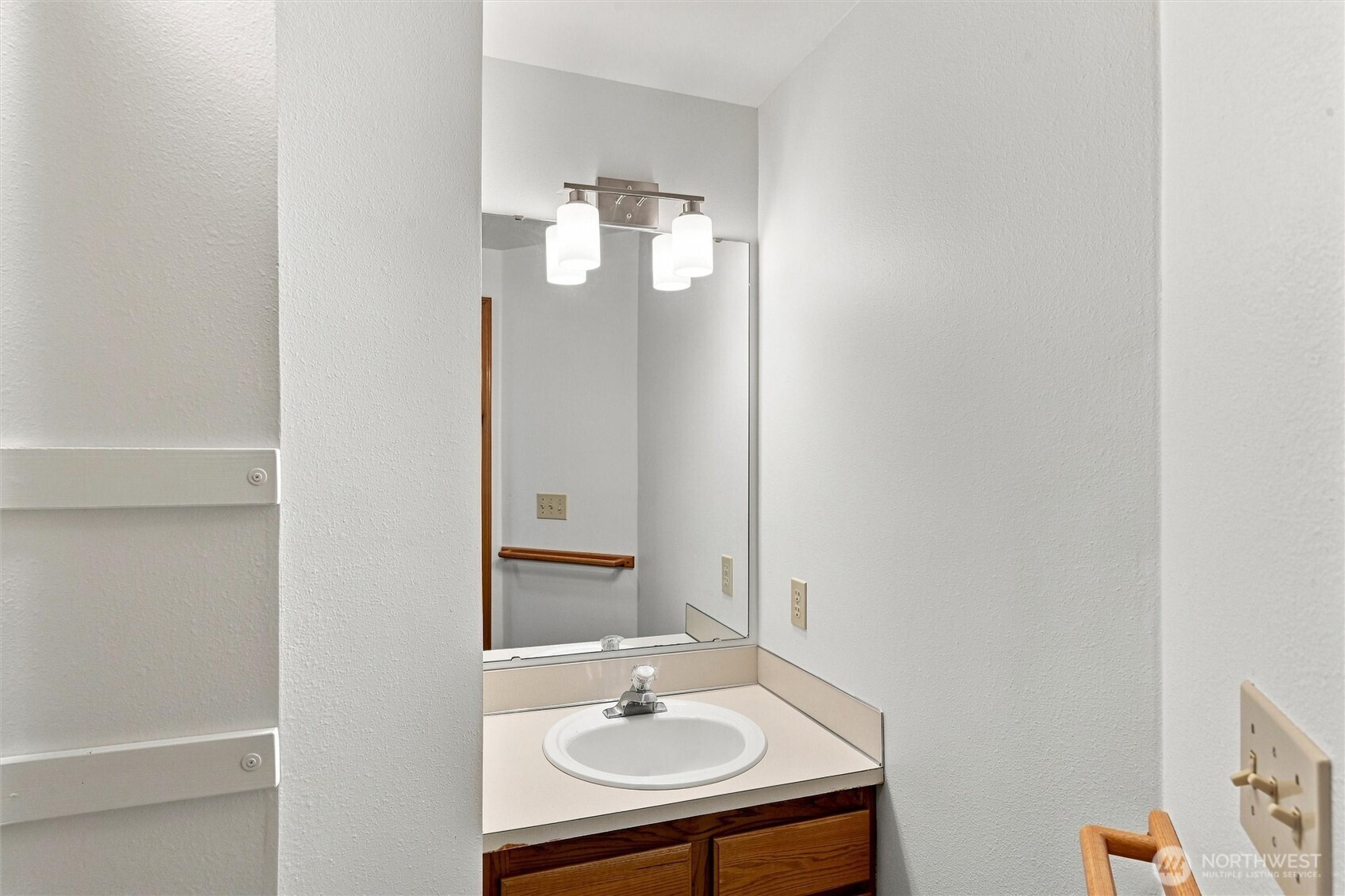 2233 E Birch Street Property Photo 8