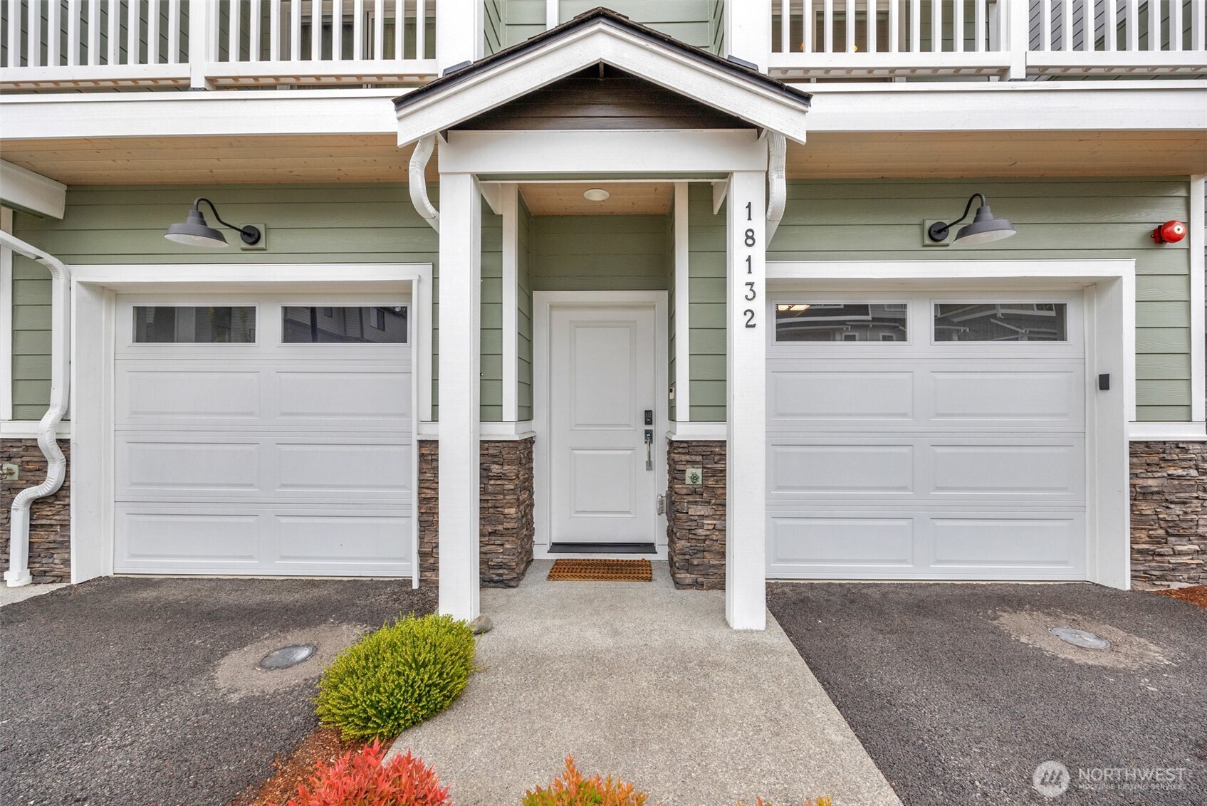 18132 1st Place Property Photo 2