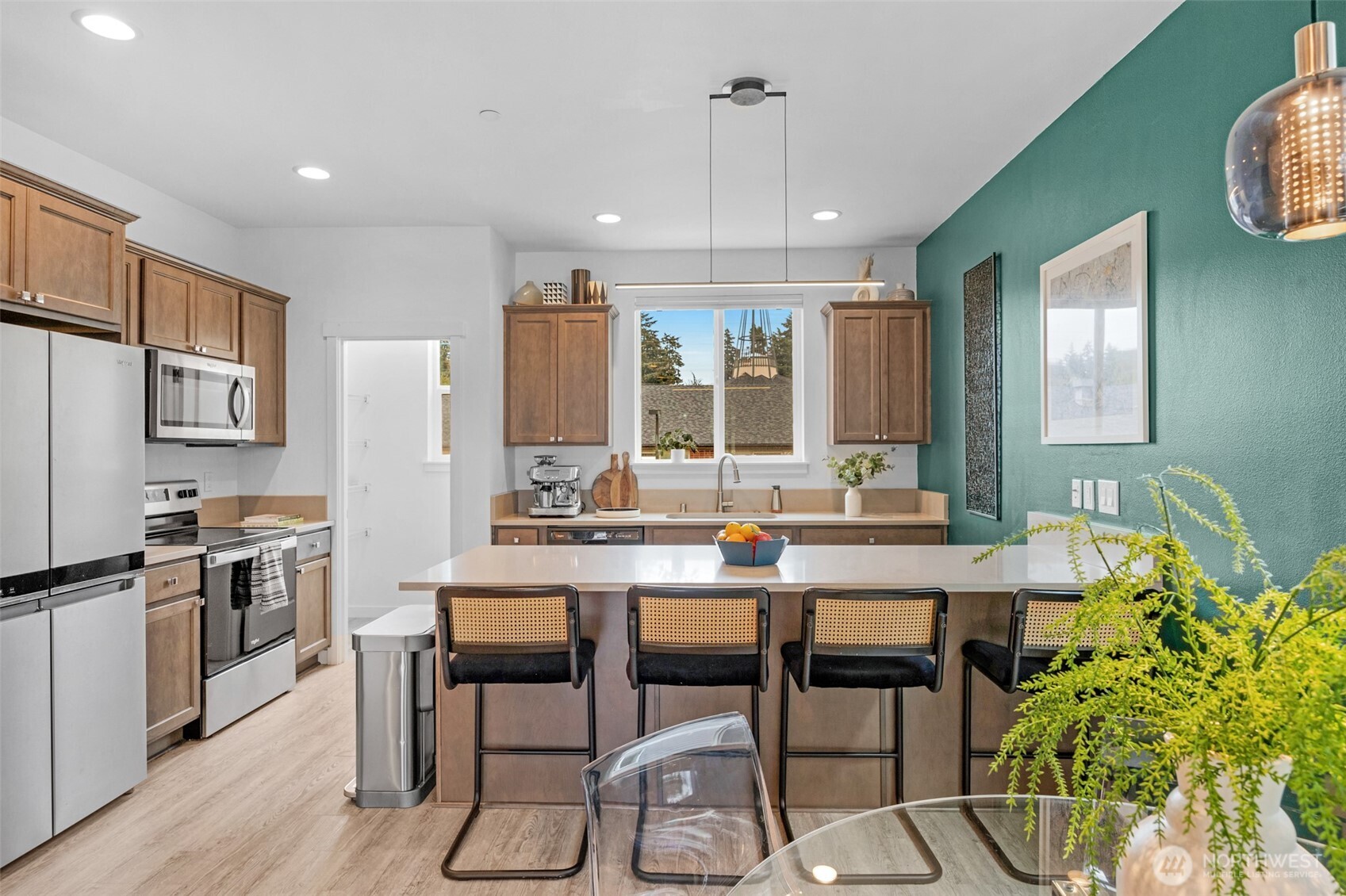 18132 1st Place Property Photo 3