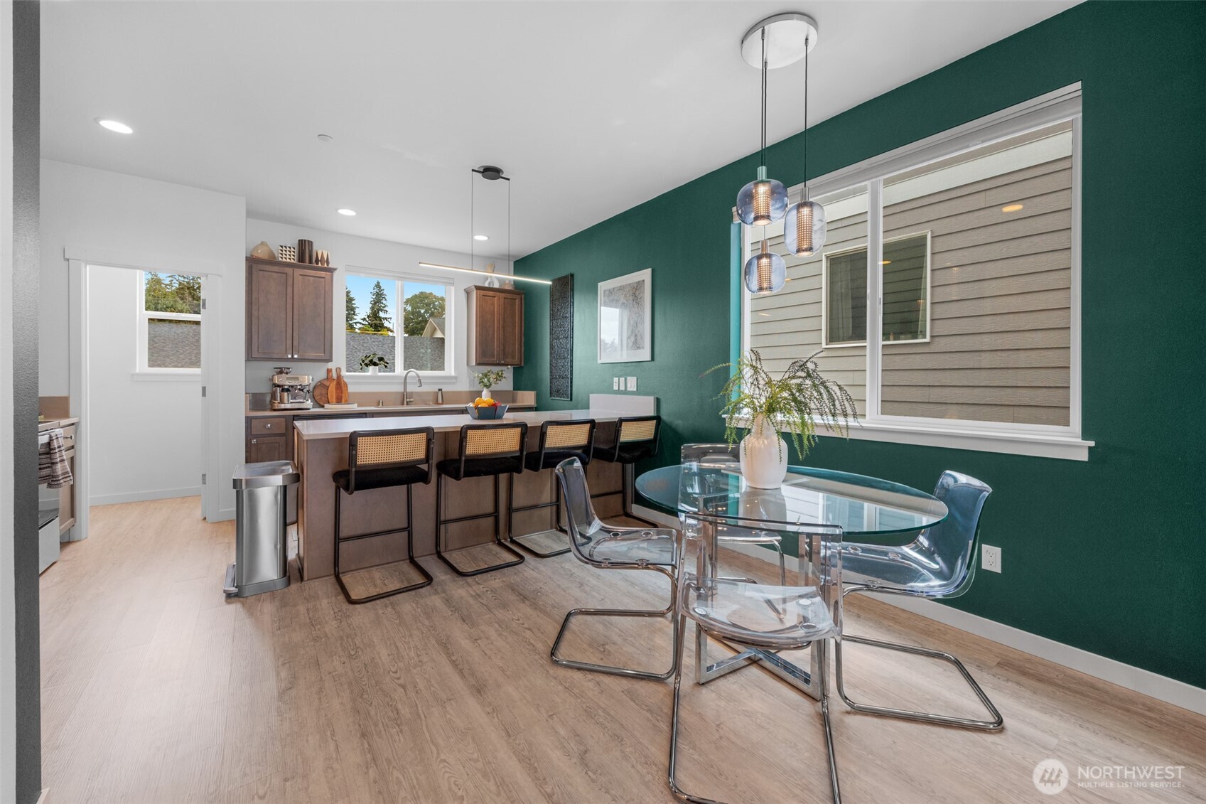 18132 1st Place Property Photo 4