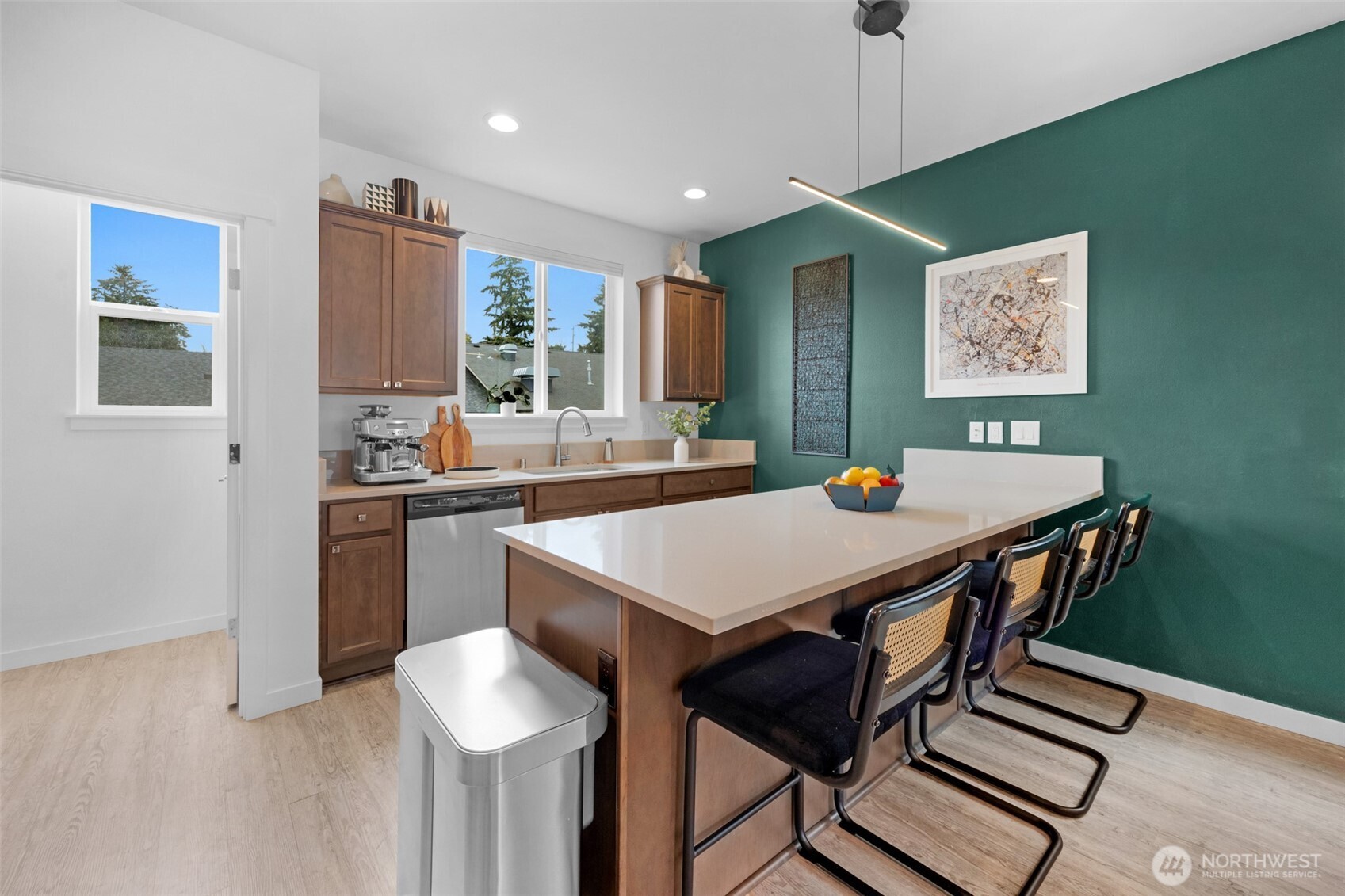 18132 1st Place Property Photo 6