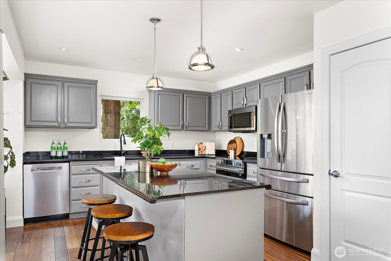 2035 West Lake Sammamish Parkway Property Photo 9