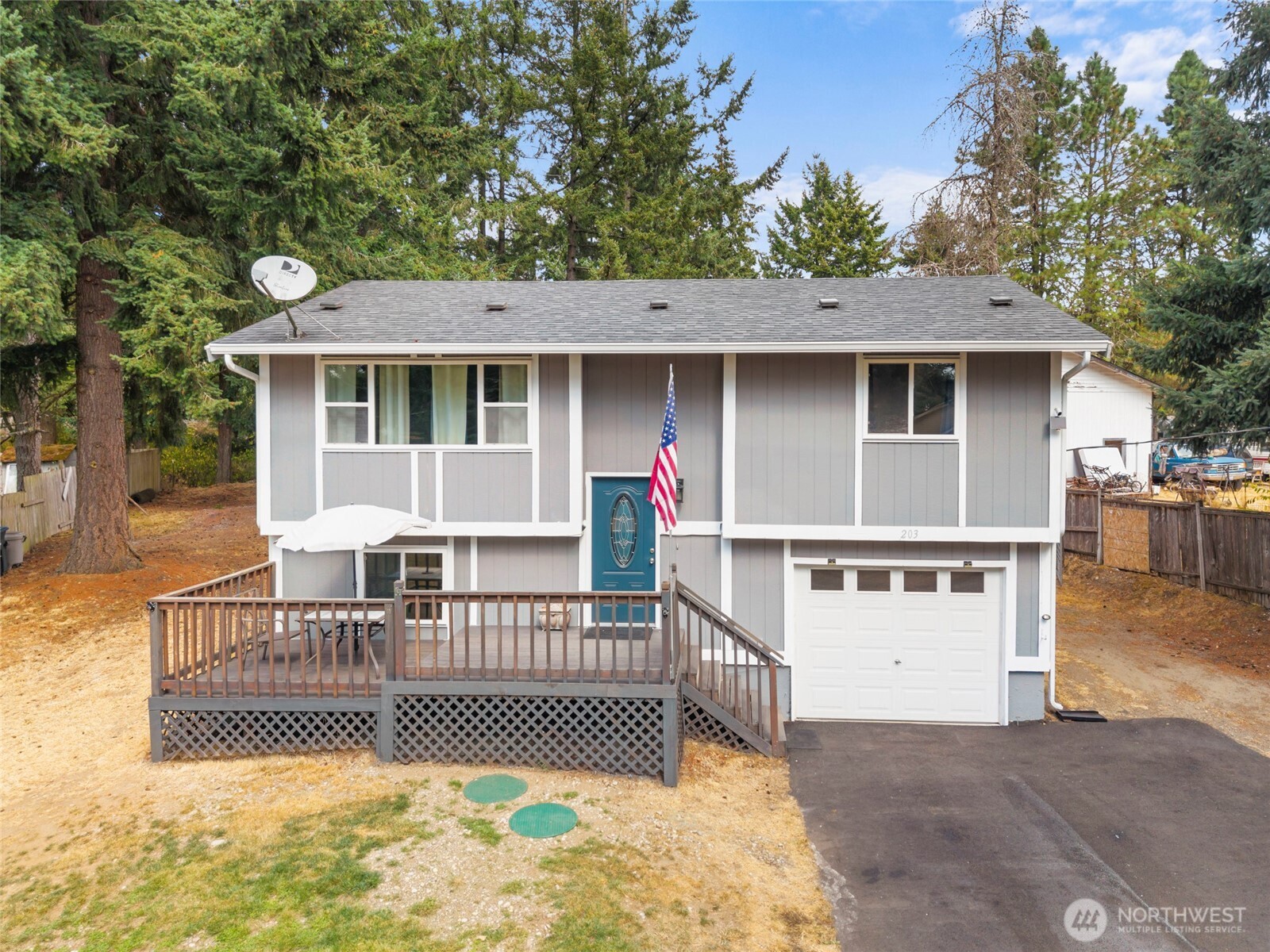 203 W Seattle Street Property Photo 2