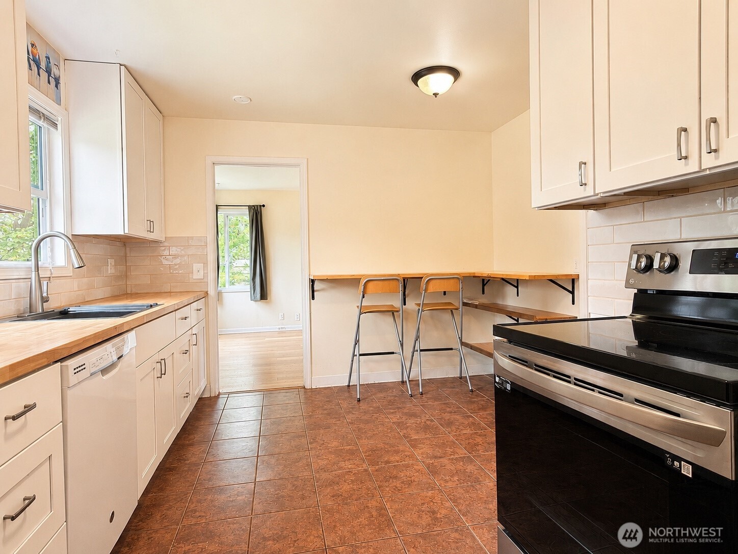 8516 37th Avenue Property Photo 9