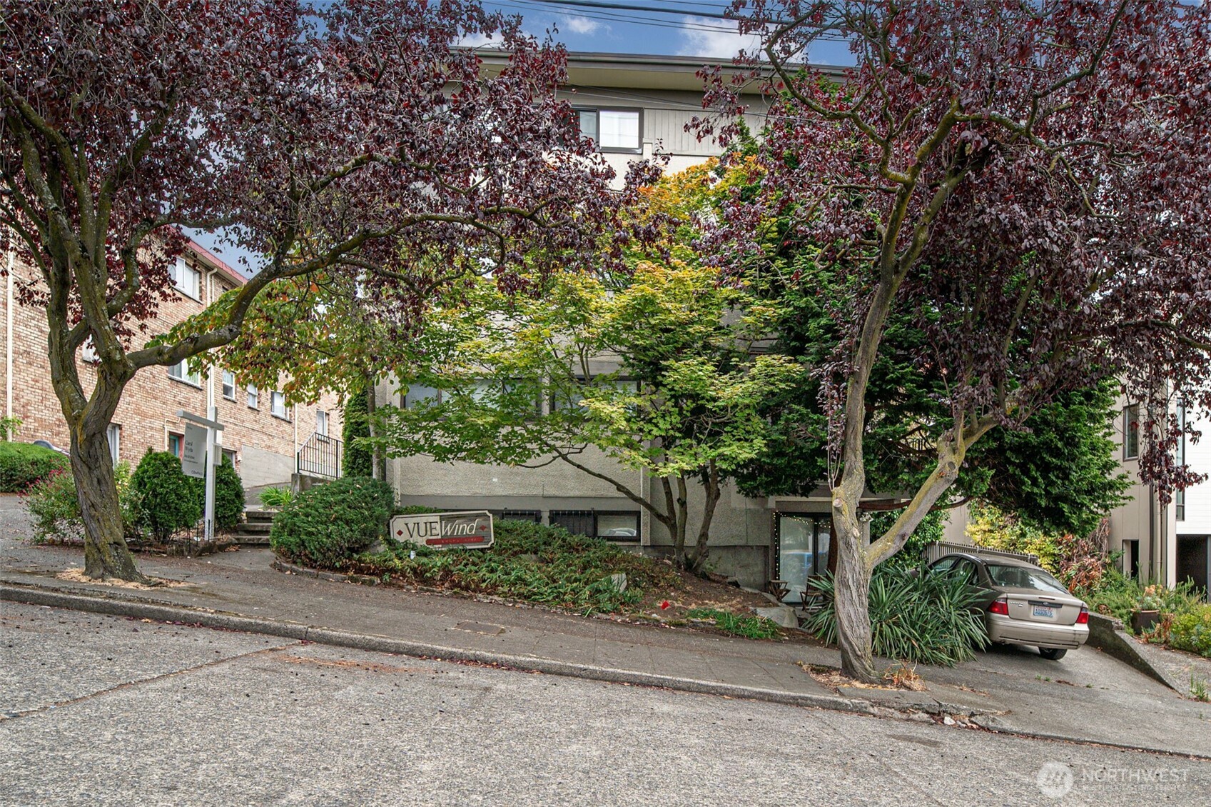 914 6th Avenue 201 Property Photo 1
