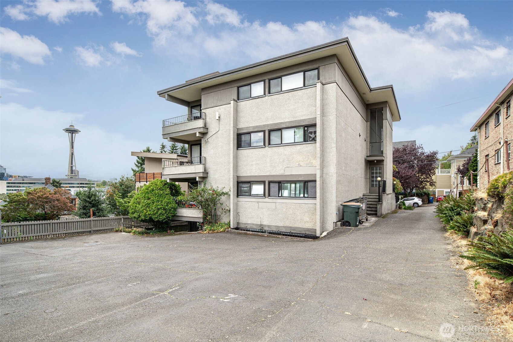 914 6th Avenue 201 Property Photo 2