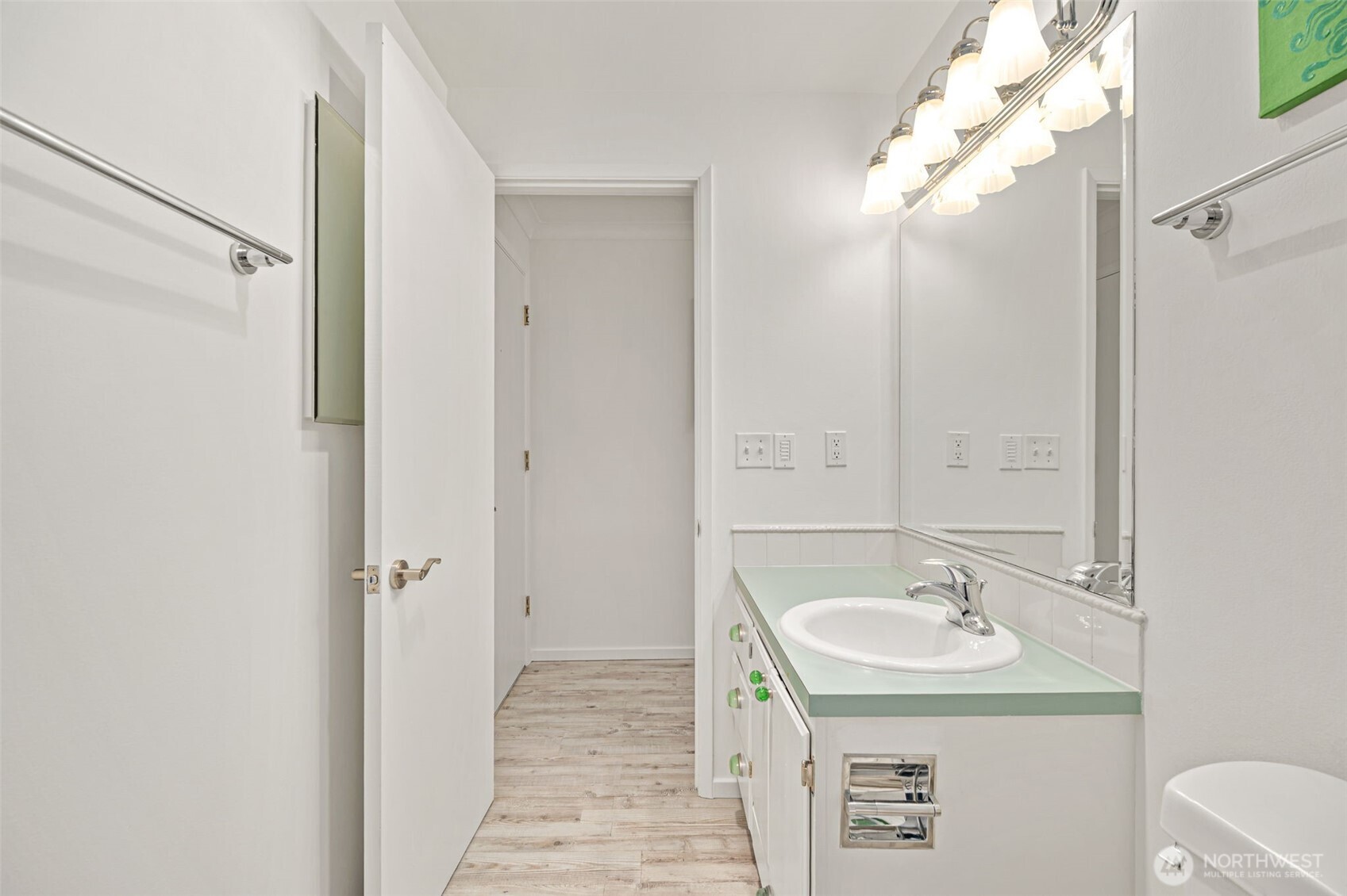 914 6th Avenue 201 Property Photo 7