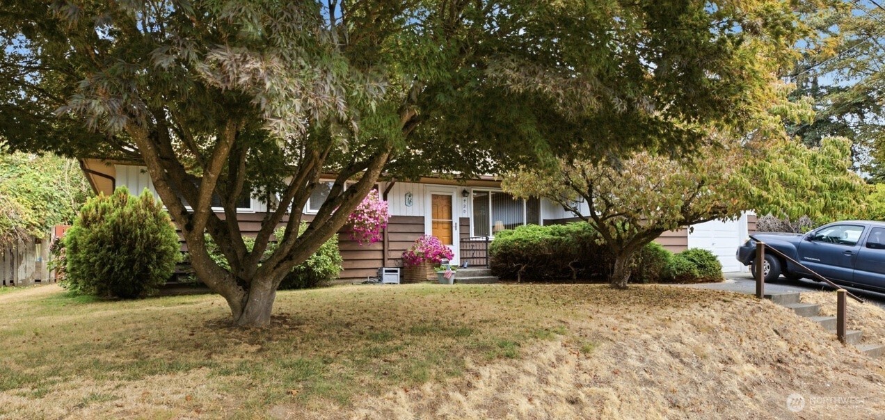 420 S 128th Street Property Photo 2