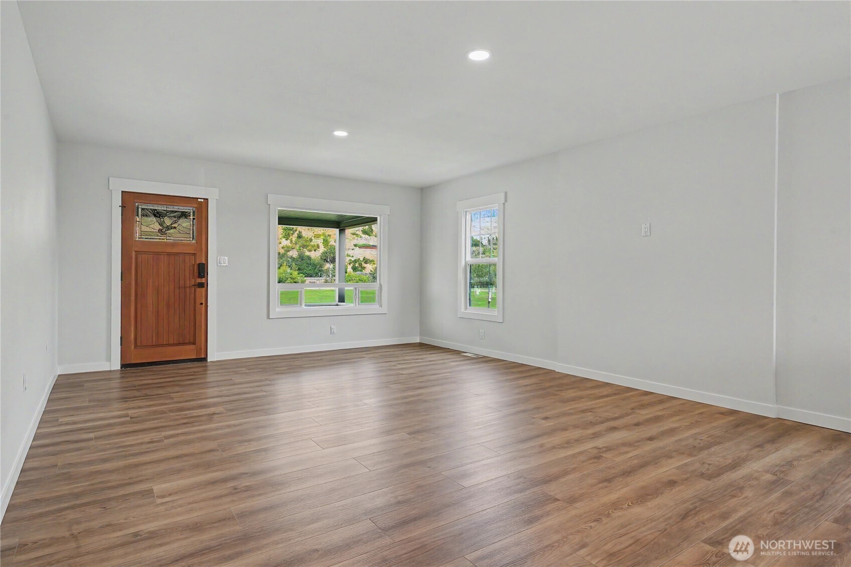214 Riverside Drive Property Photo 3