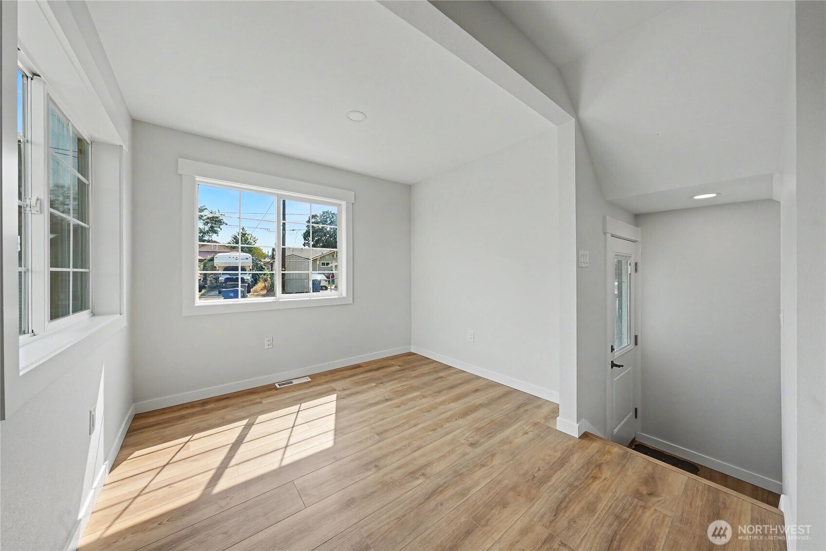 214 Riverside Drive Property Photo 12