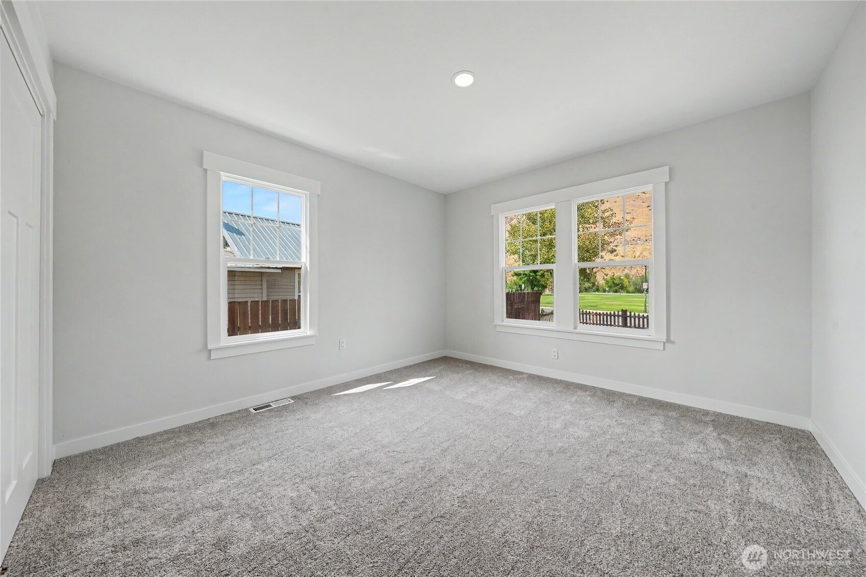 214 Riverside Drive Property Photo 13
