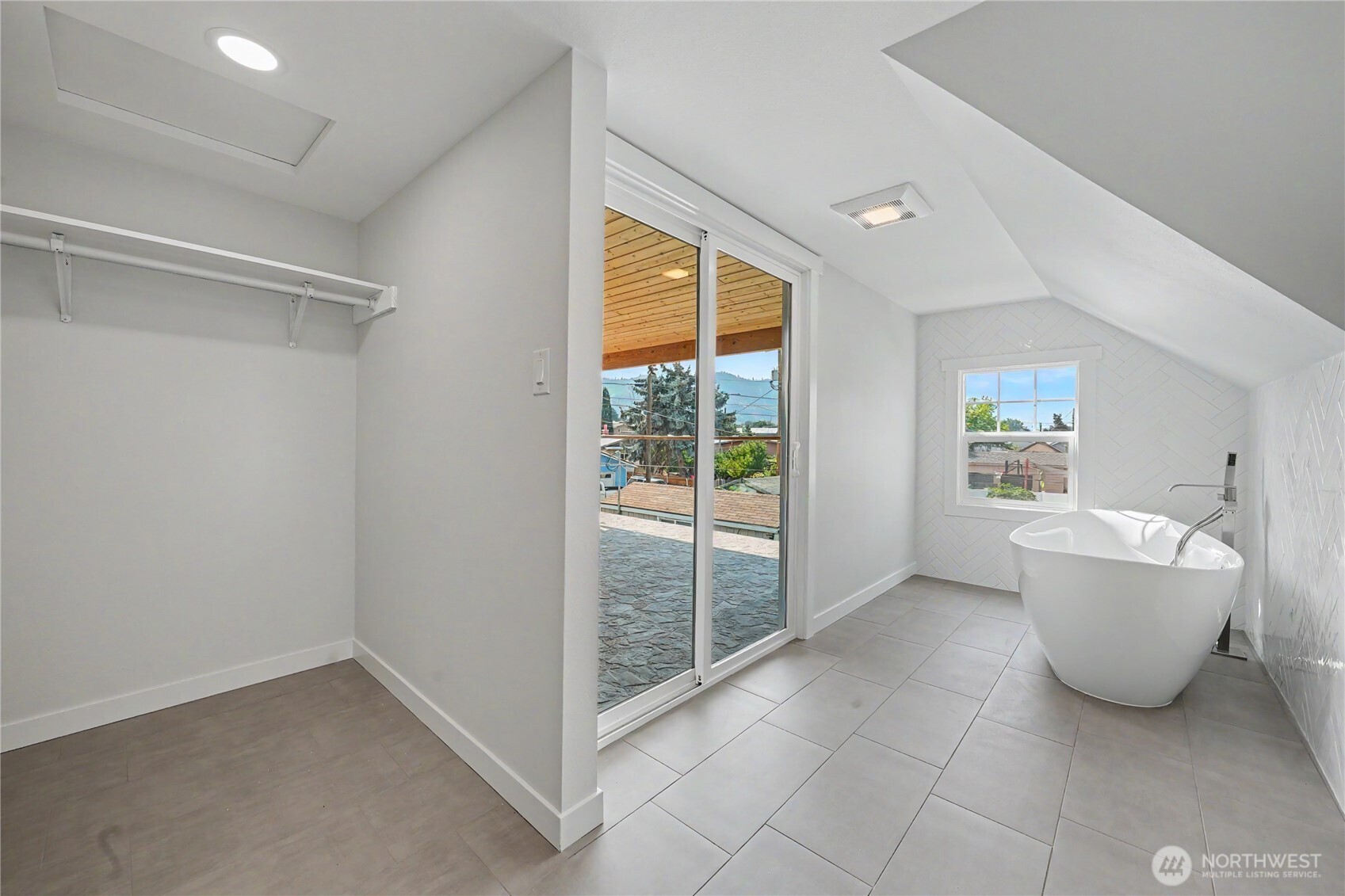 214 Riverside Drive Property Photo 23