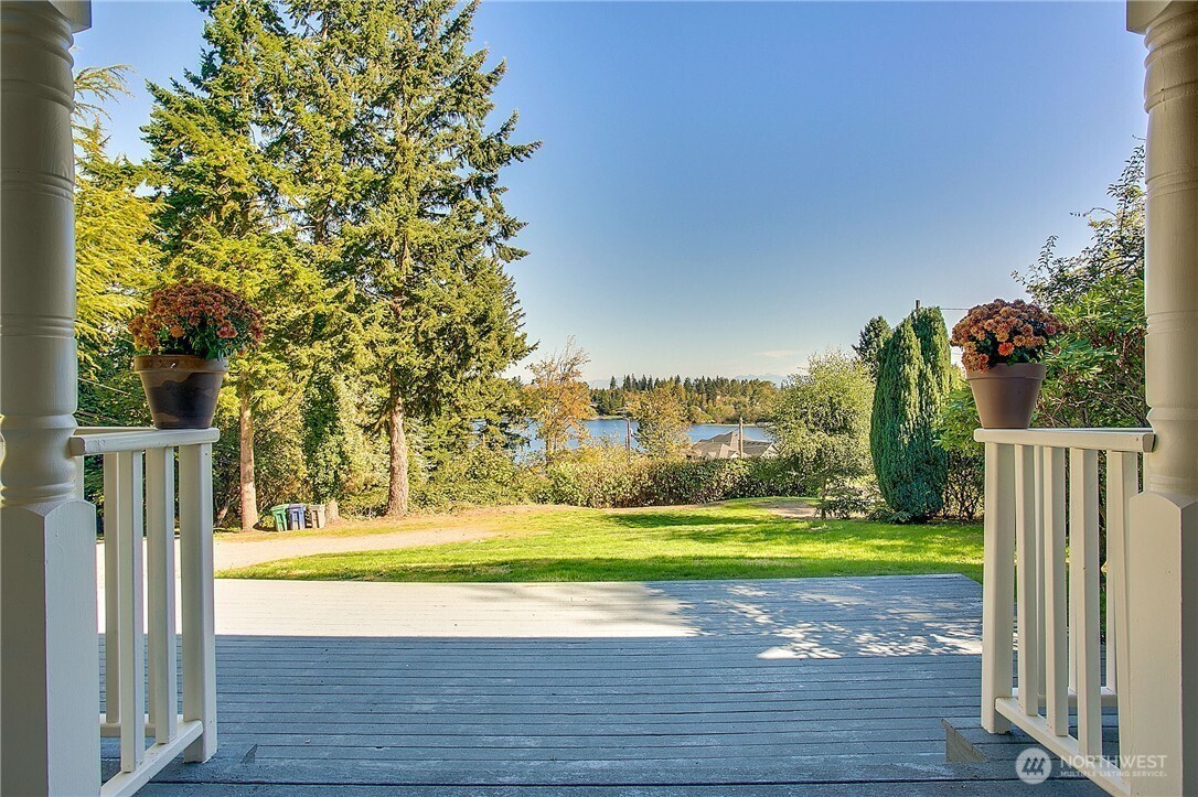 16130 Larch Way Property Photo 3