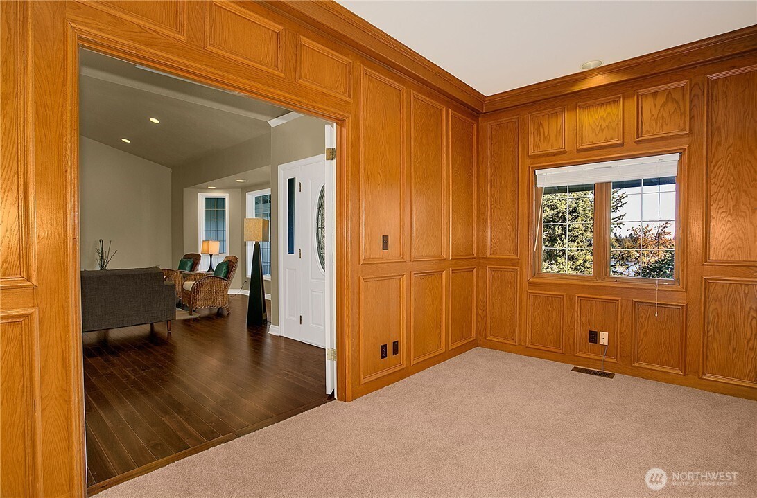 16130 Larch Way Property Photo 9