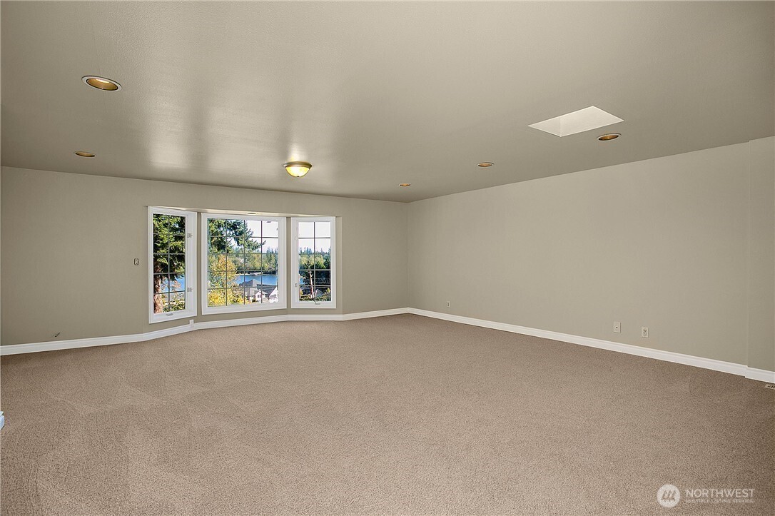 16130 Larch Way Property Photo 10