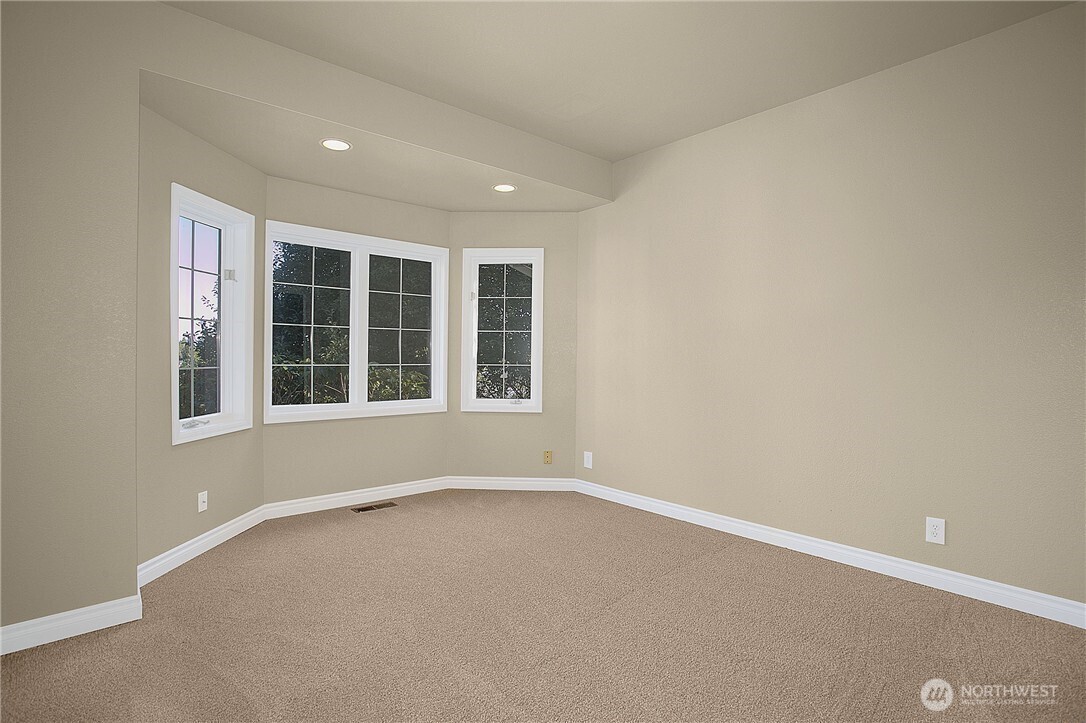 16130 Larch Way Property Photo 11