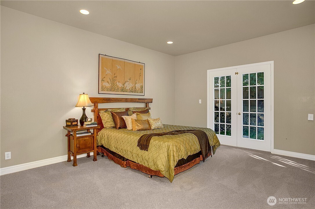 16130 Larch Way Property Photo 12