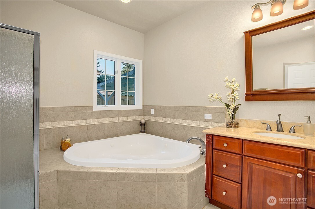 16130 Larch Way Property Photo 13