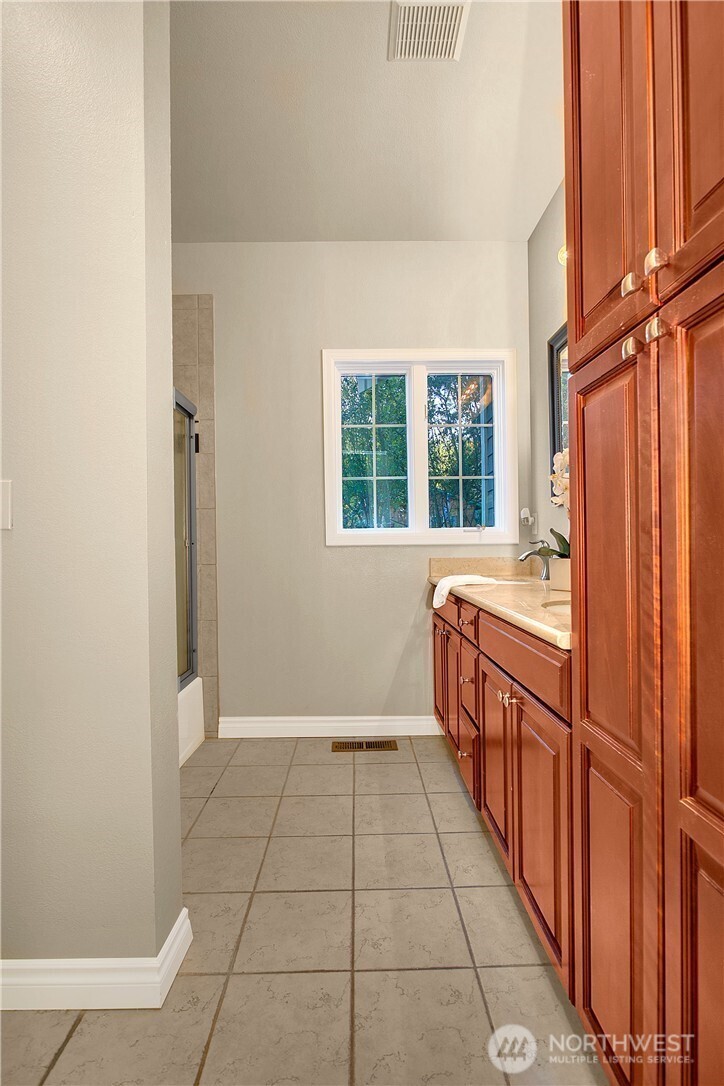 16130 Larch Way Property Photo 14