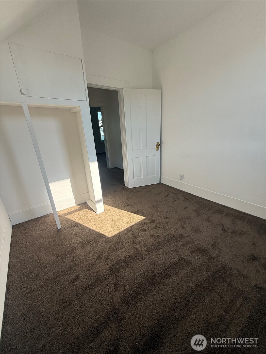 1118 Larch Street Property Photo 8