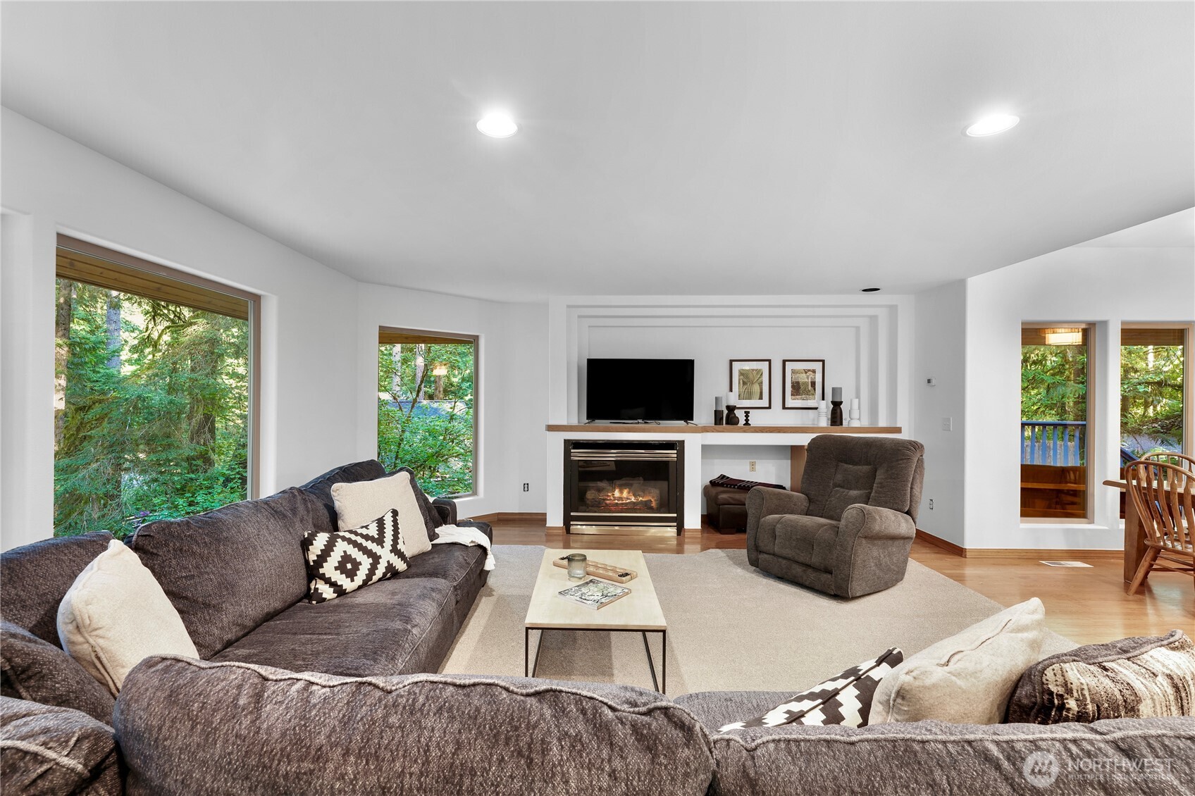 6929 Baker Circle Property Photo 3