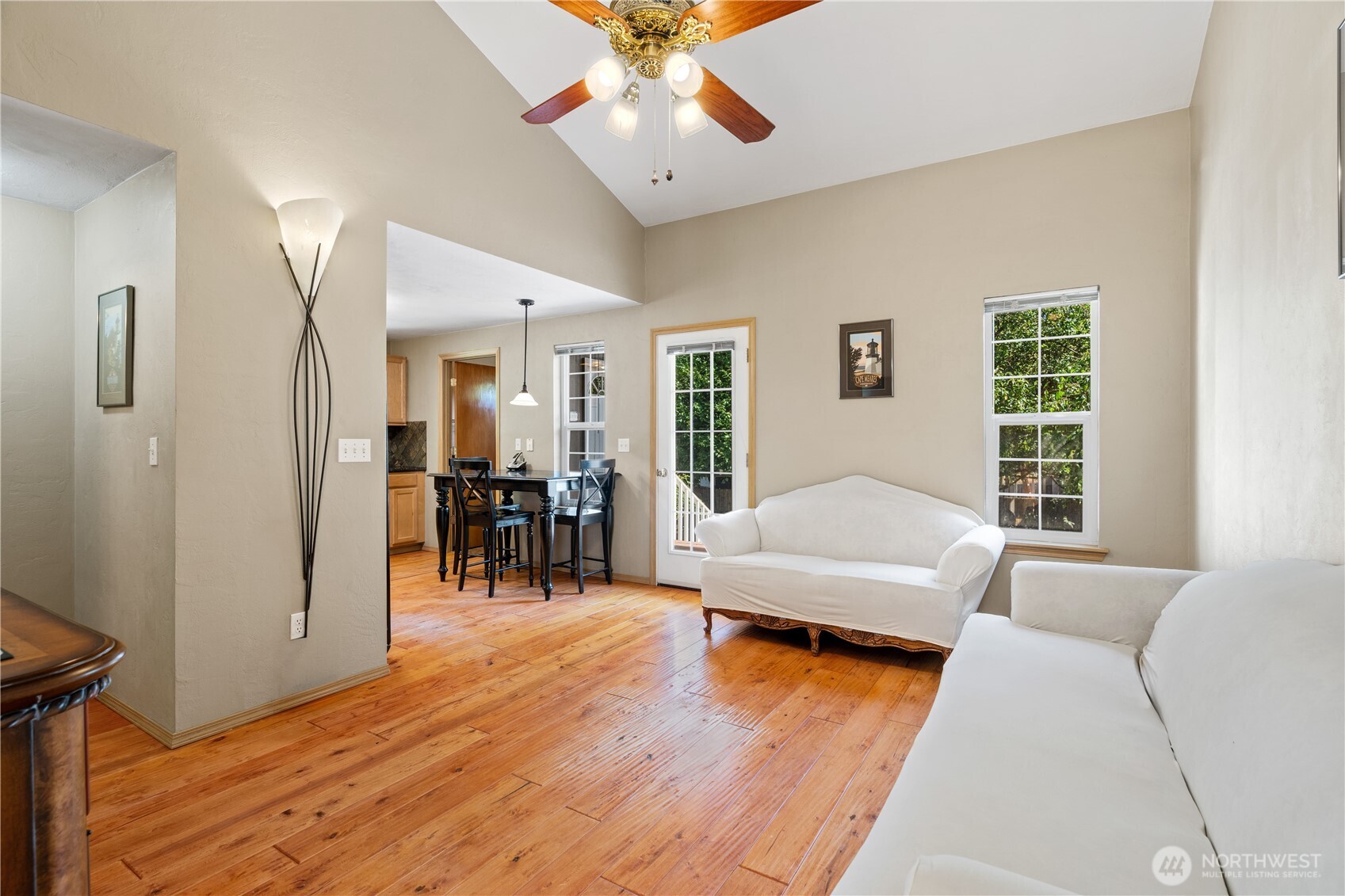 1334 Center Street Property Photo 5