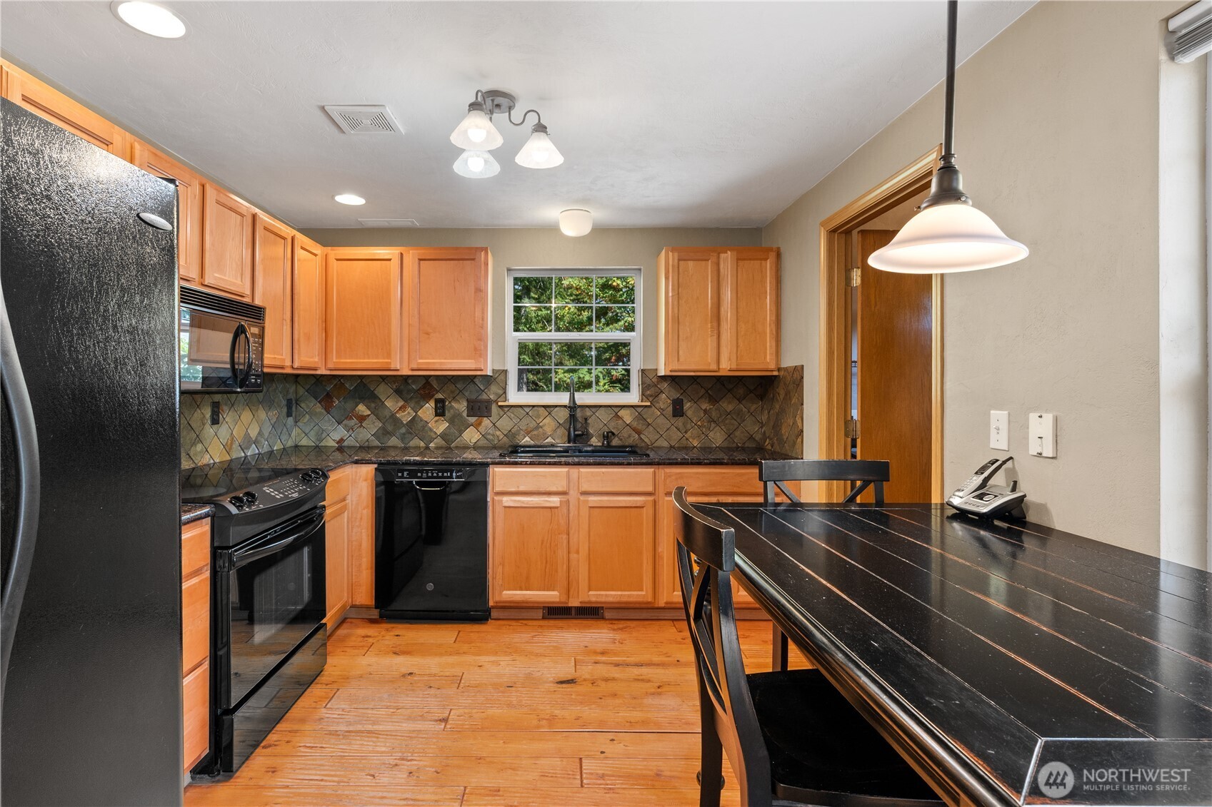 1334 Center Street Property Photo 8