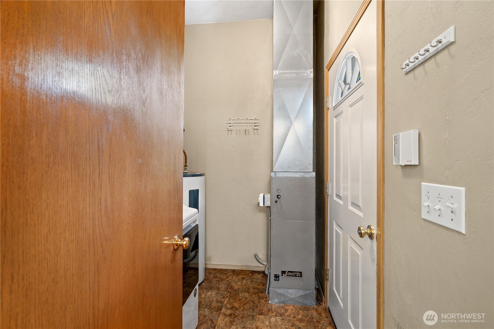 1334 Center Street Property Photo 10