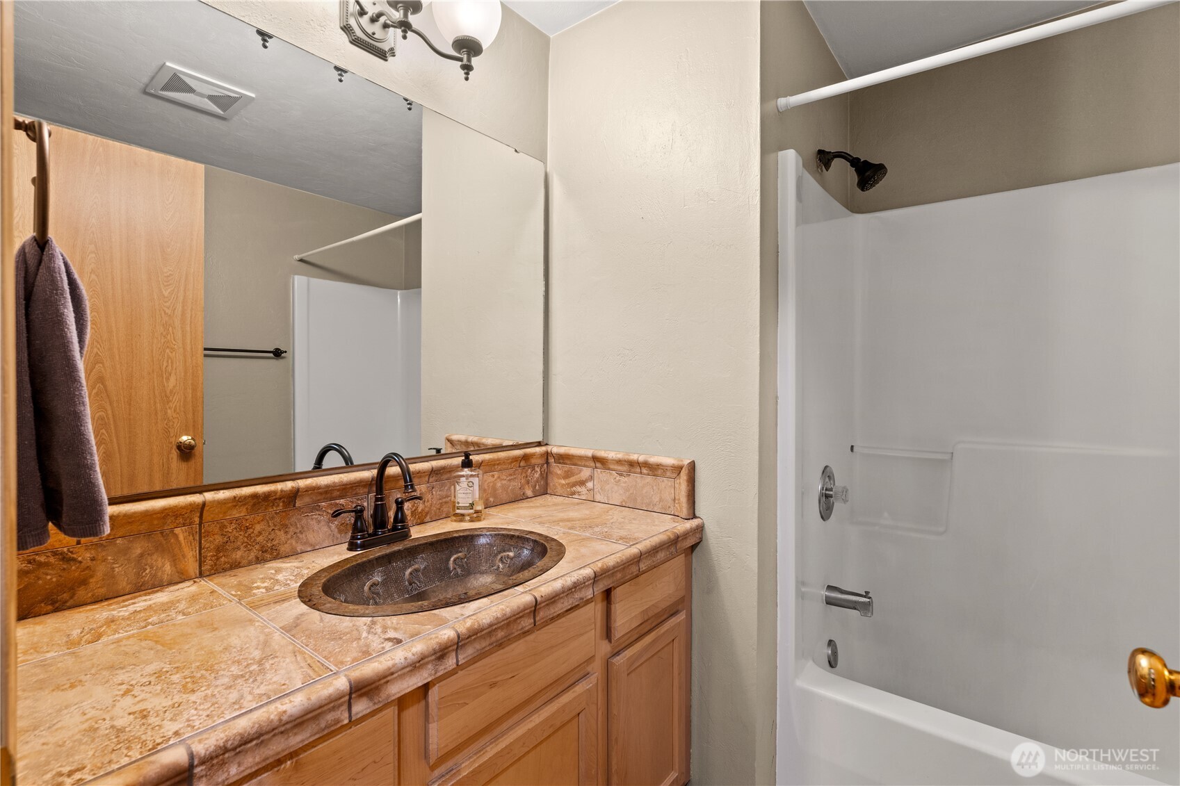 1334 Center Street Property Photo 12
