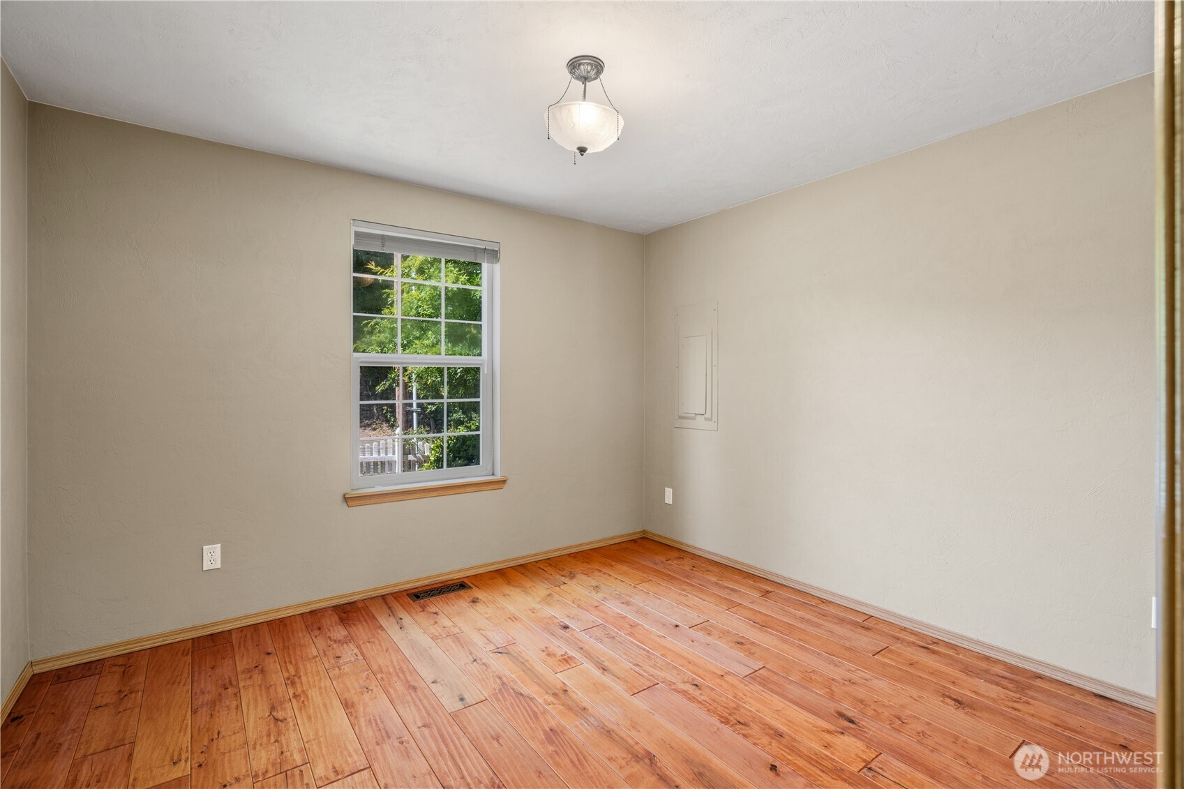 1334 Center Street Property Photo 13
