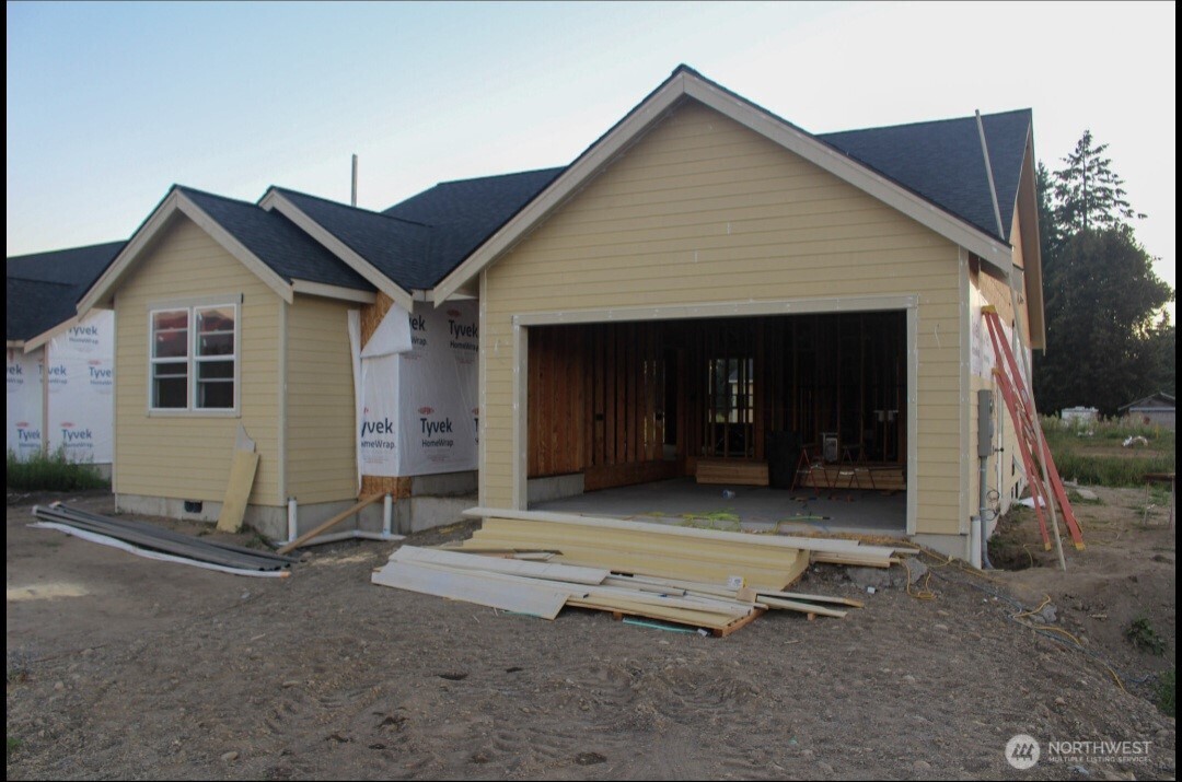 813 E 6th Property Photo 1