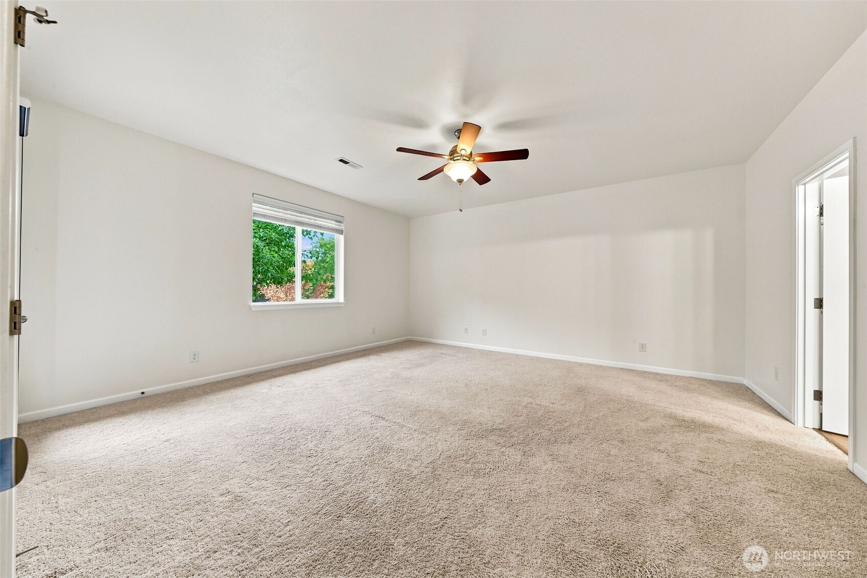 19220 Village Court Property Photo 16