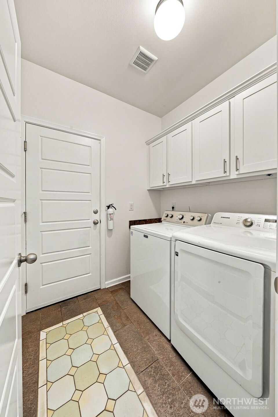 19220 Village Court Property Photo 24