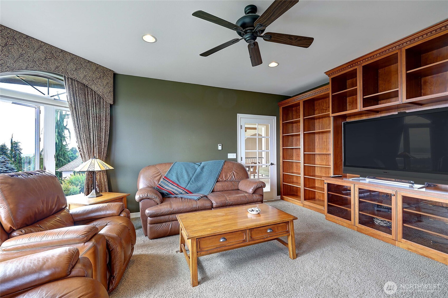188 Glacier Peak Drive Property Photo 24